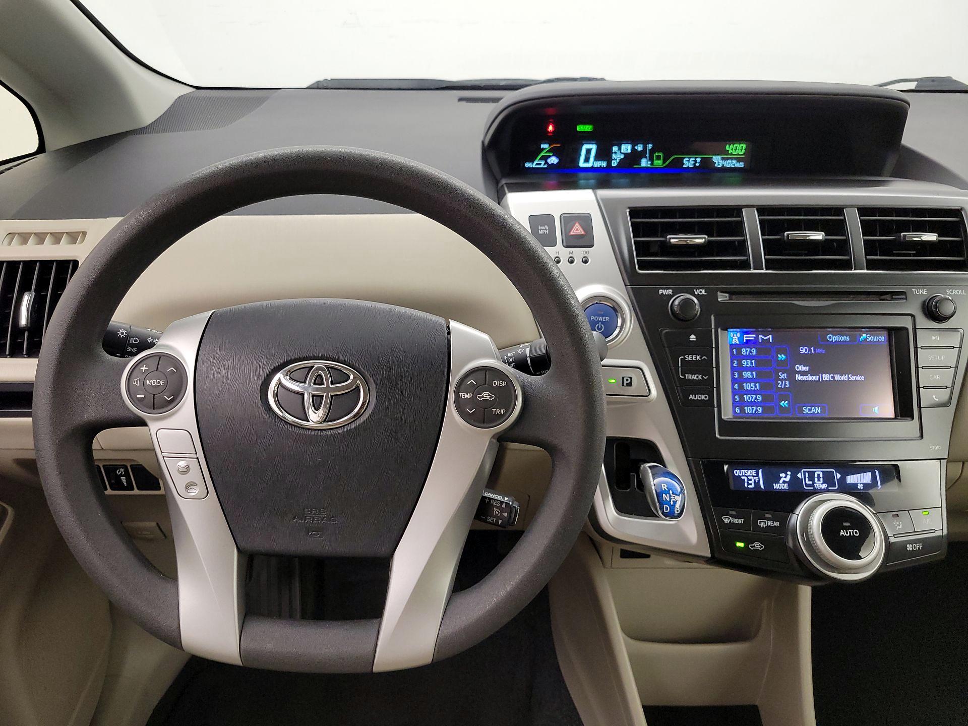 Thumbnail: 2013 Toyota Prius v - 10