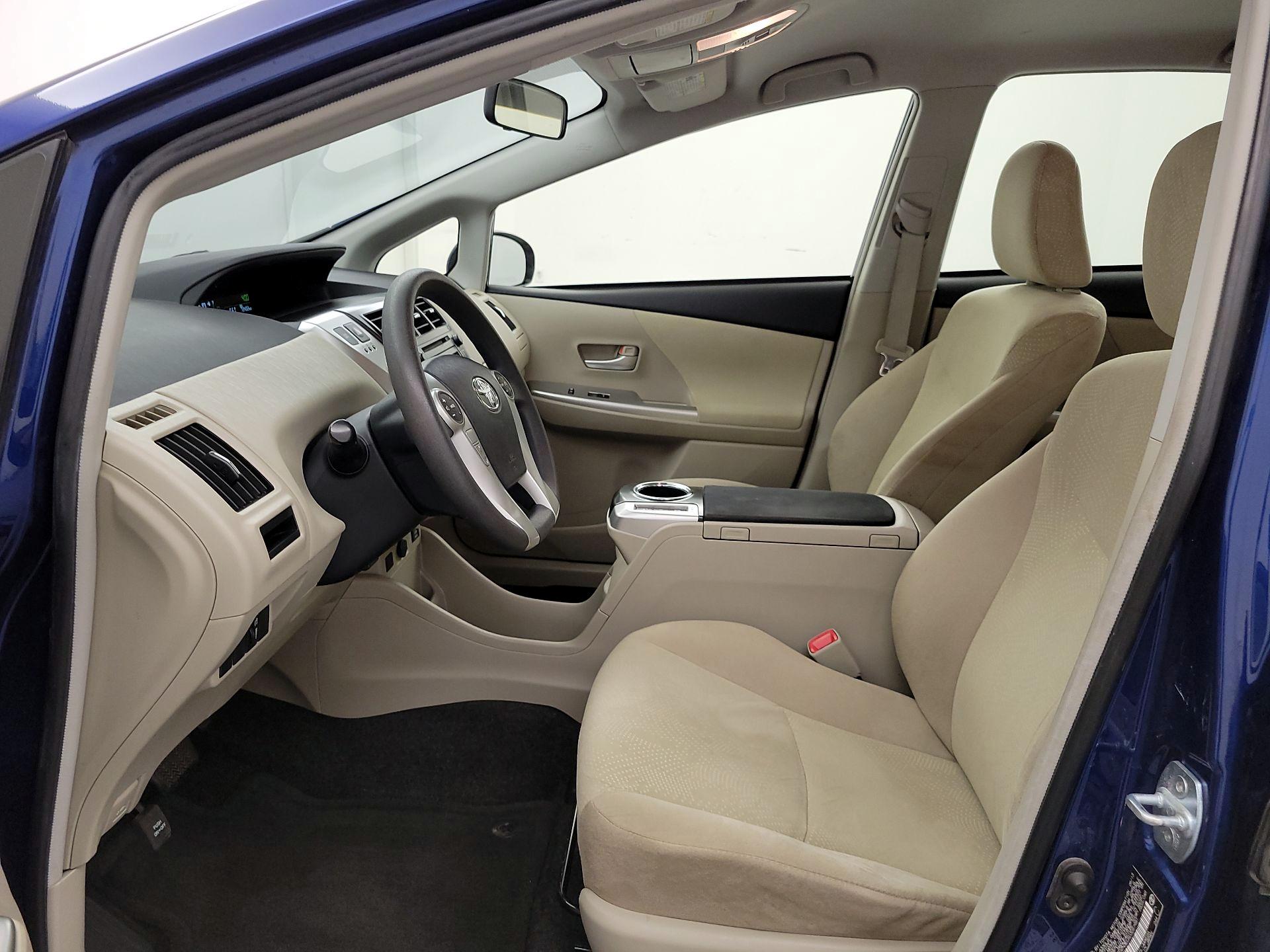 Thumbnail: 2013 Toyota Prius v - 11