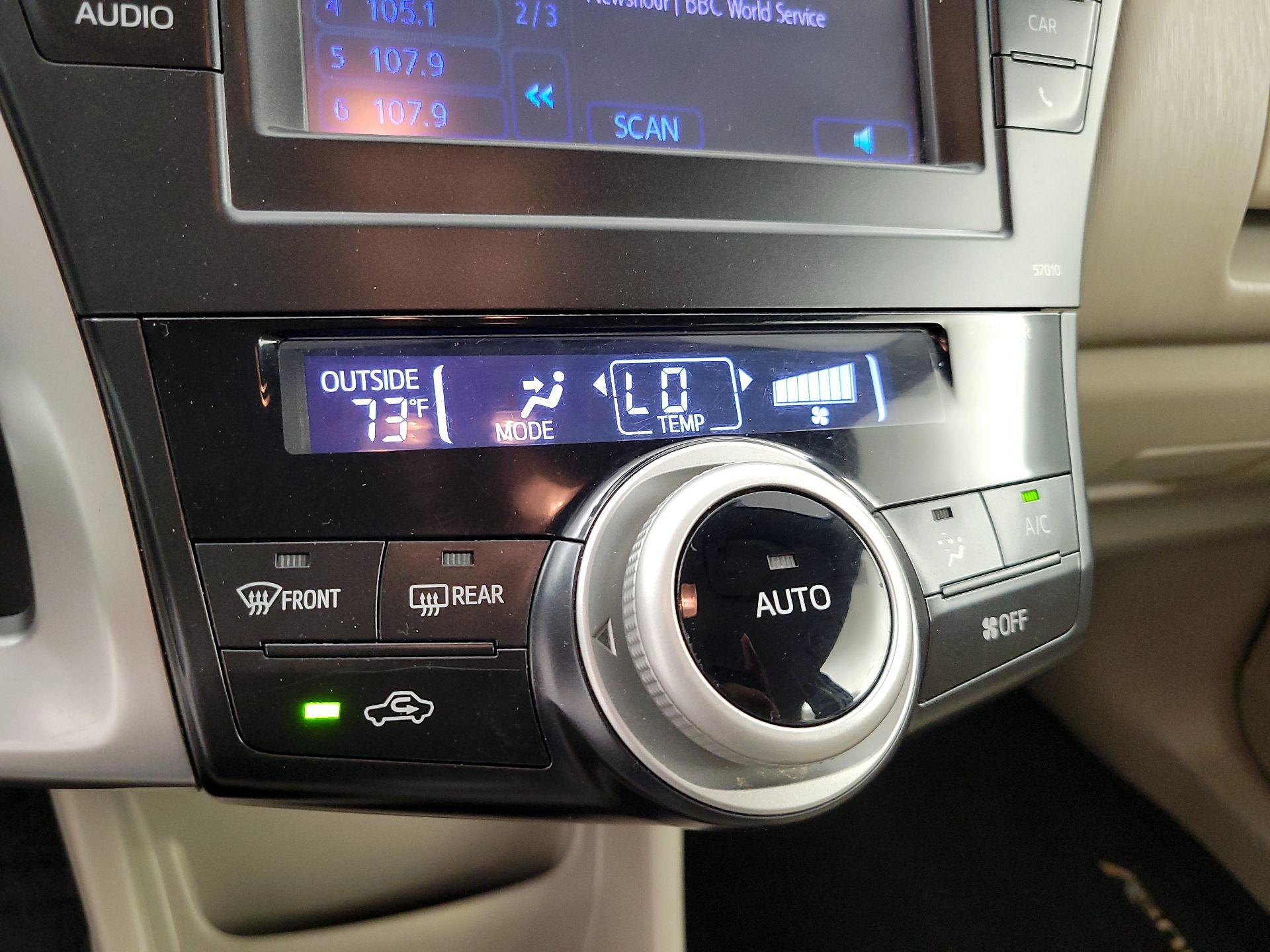 Thumbnail: 2013 Toyota Prius v - 15