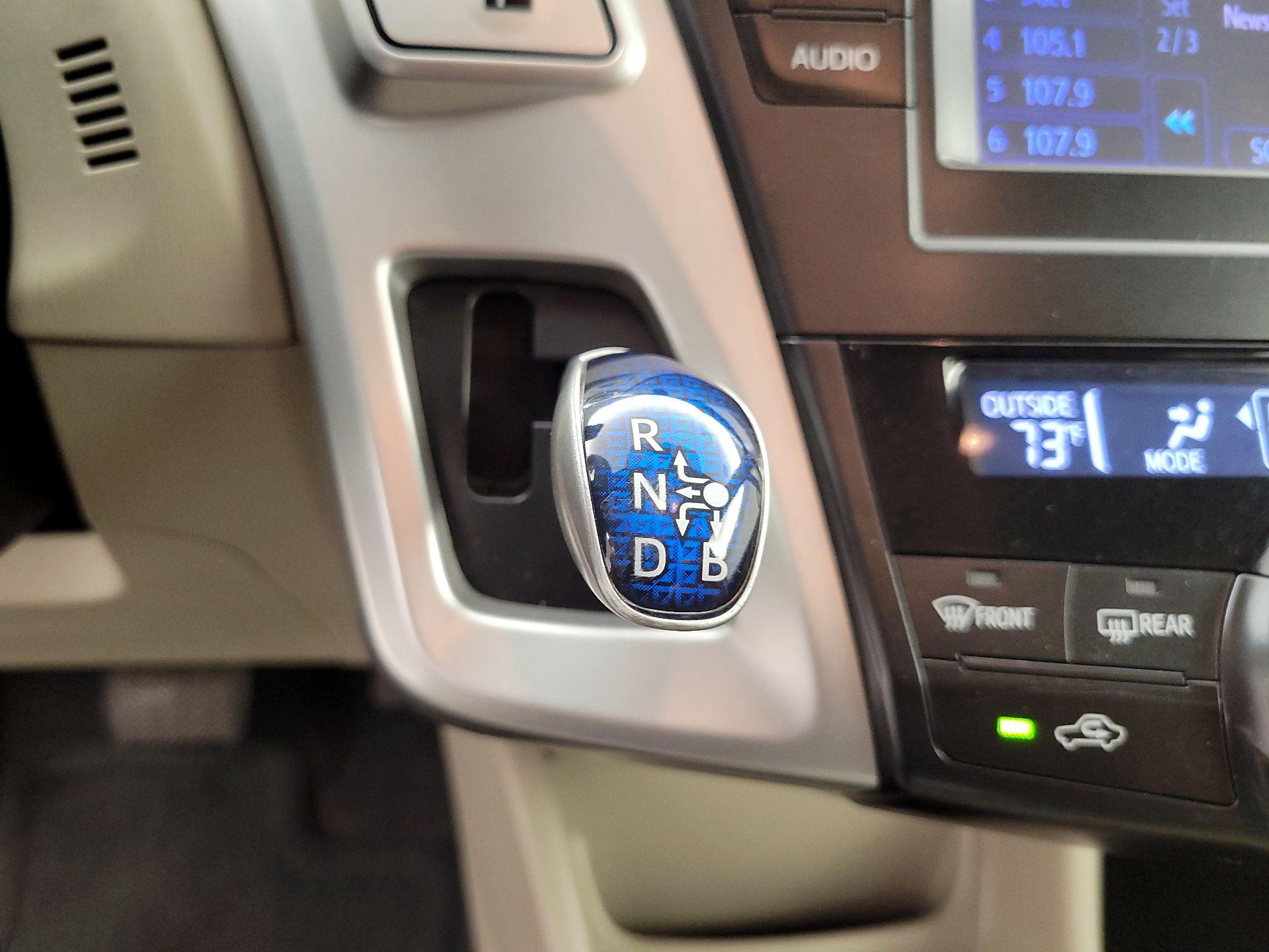 Thumbnail: 2013 Toyota Prius v - 16