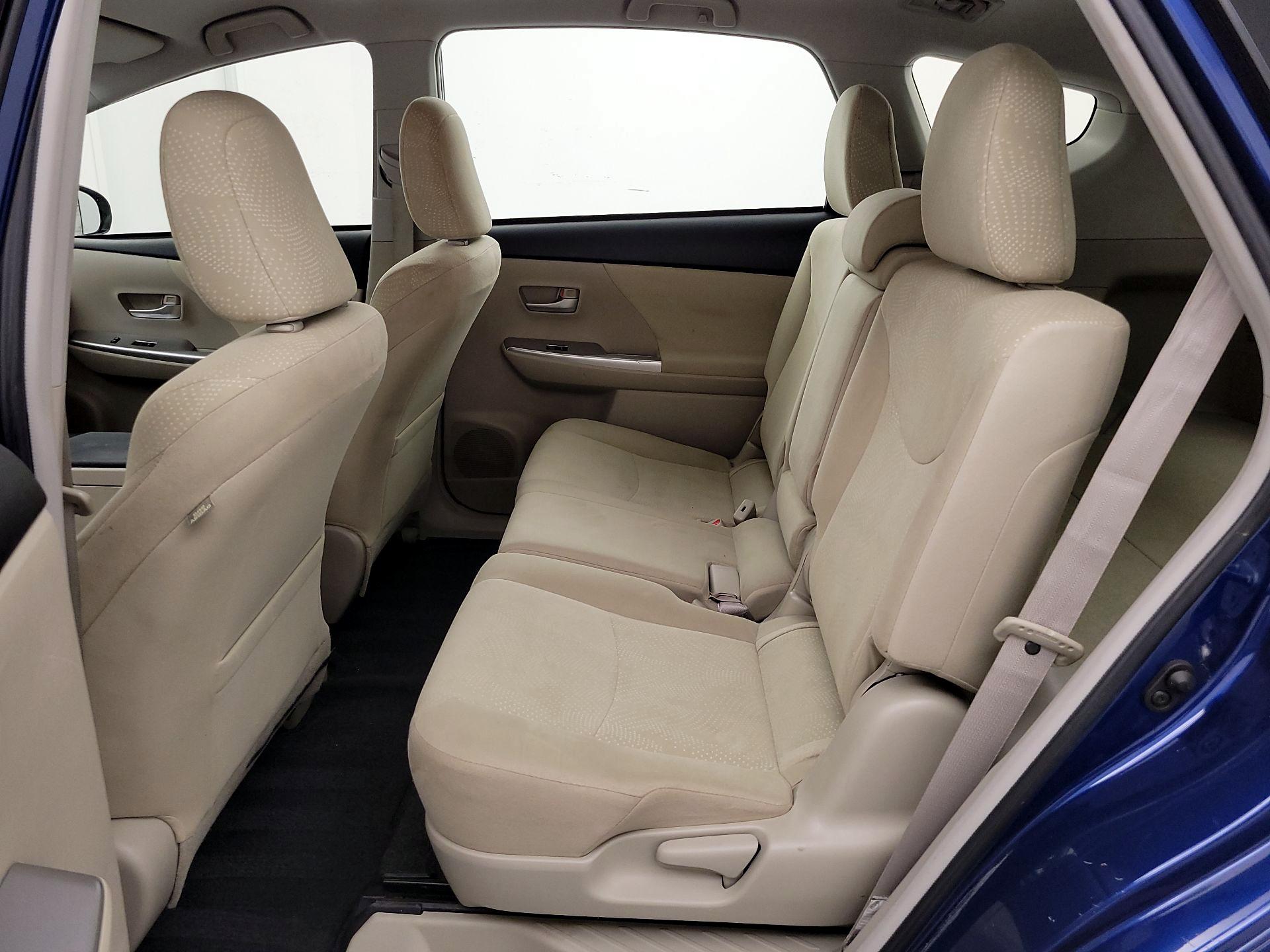 Thumbnail: 2013 Toyota Prius v - 17