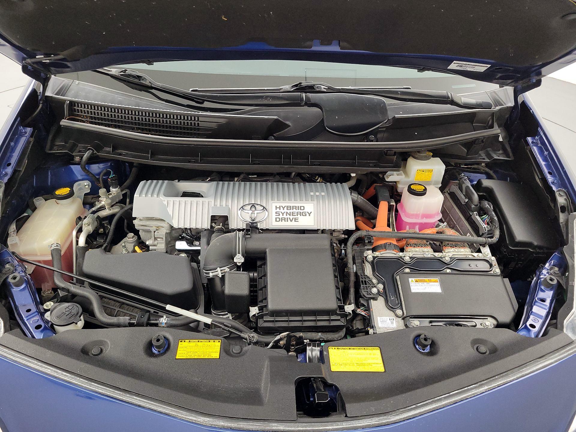 Thumbnail: 2013 Toyota Prius v - 19
