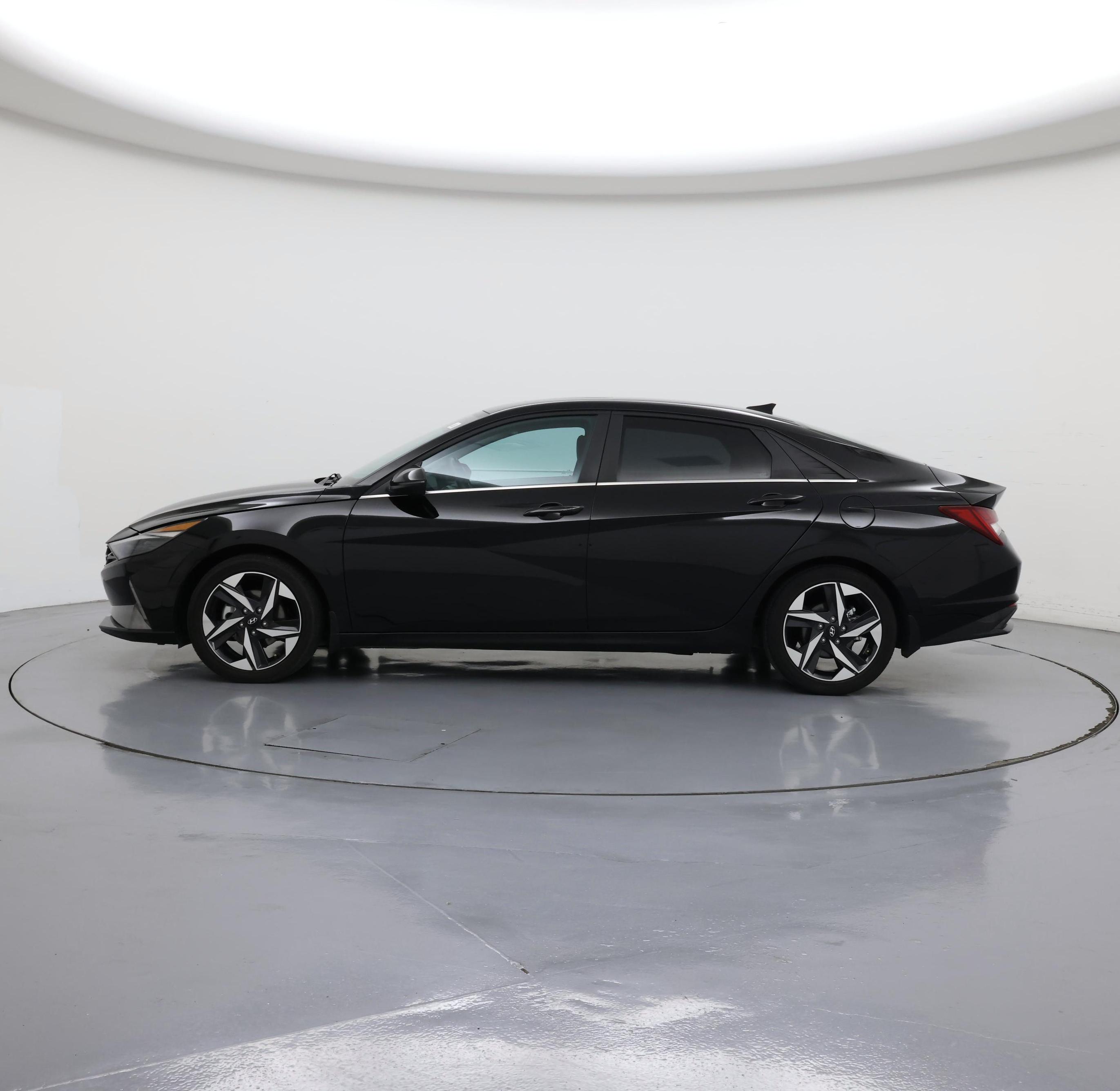 Thumbnail: 2023 Hyundai Elantra - 3