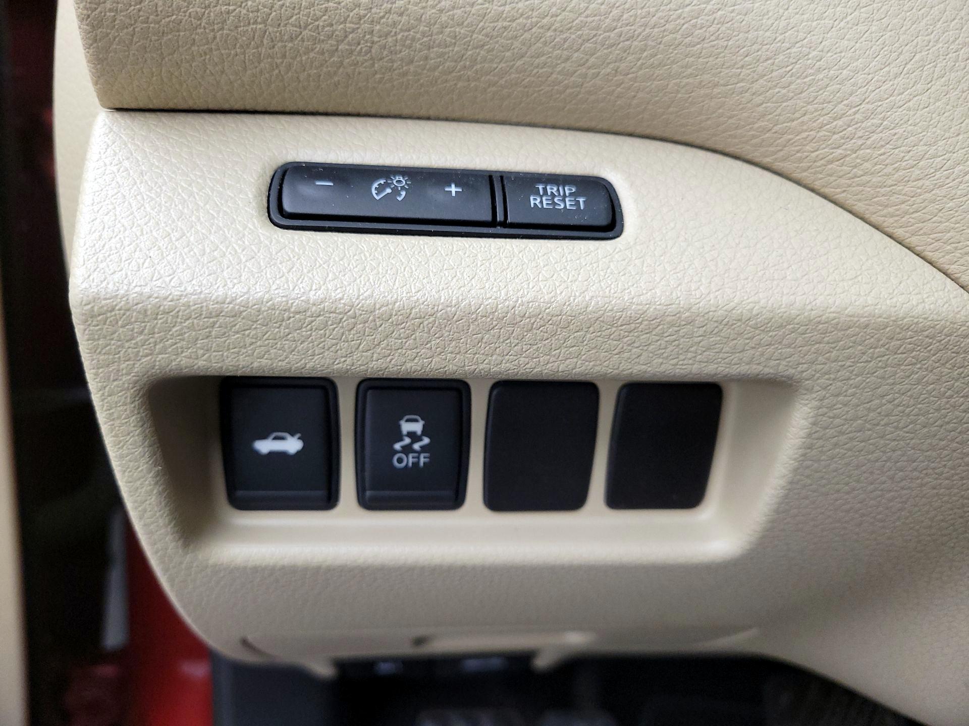 Thumbnail: 2016 Nissan Altima - 13