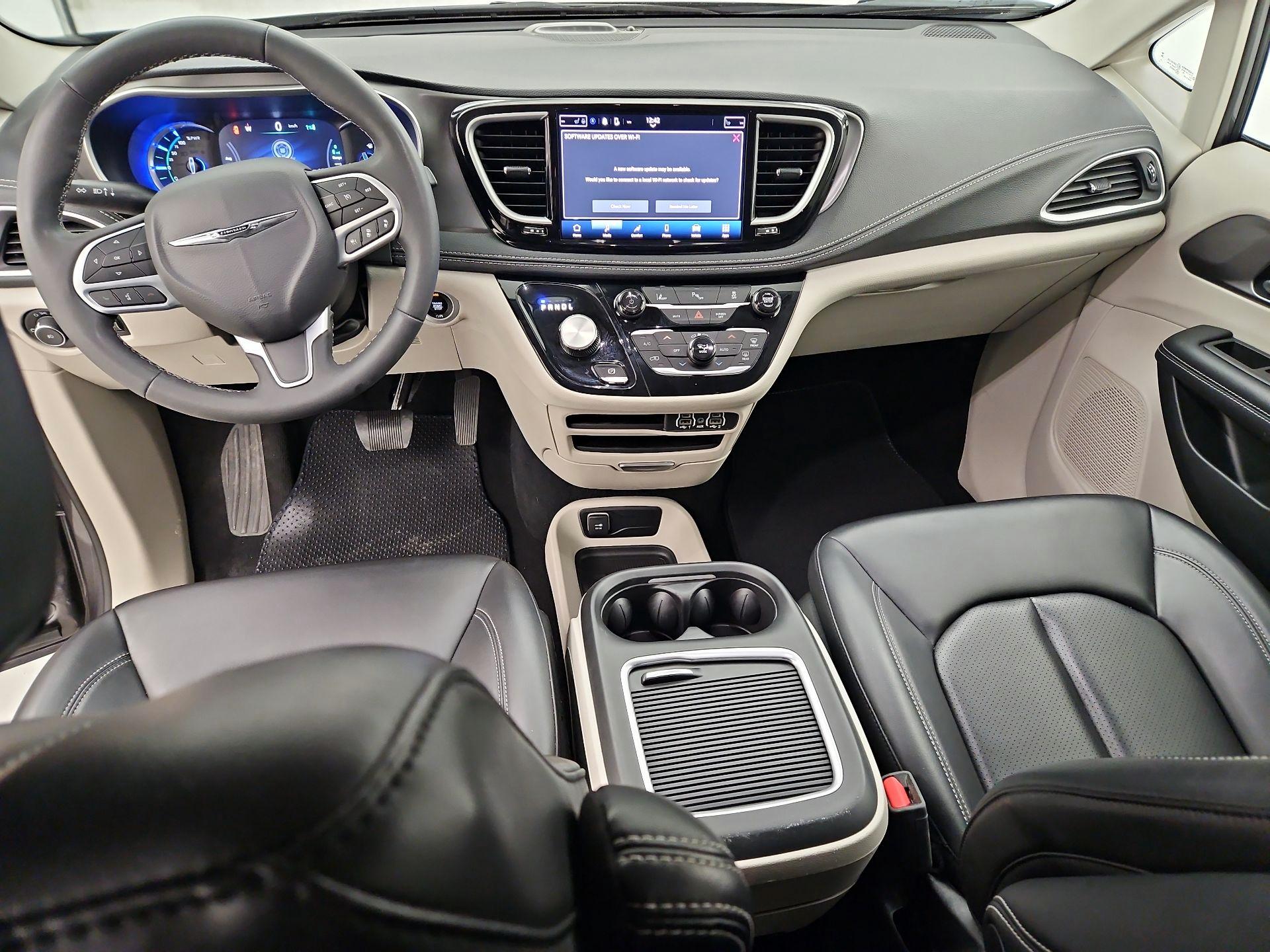 Thumbnail: 2023 Chrysler Pacifica - 9