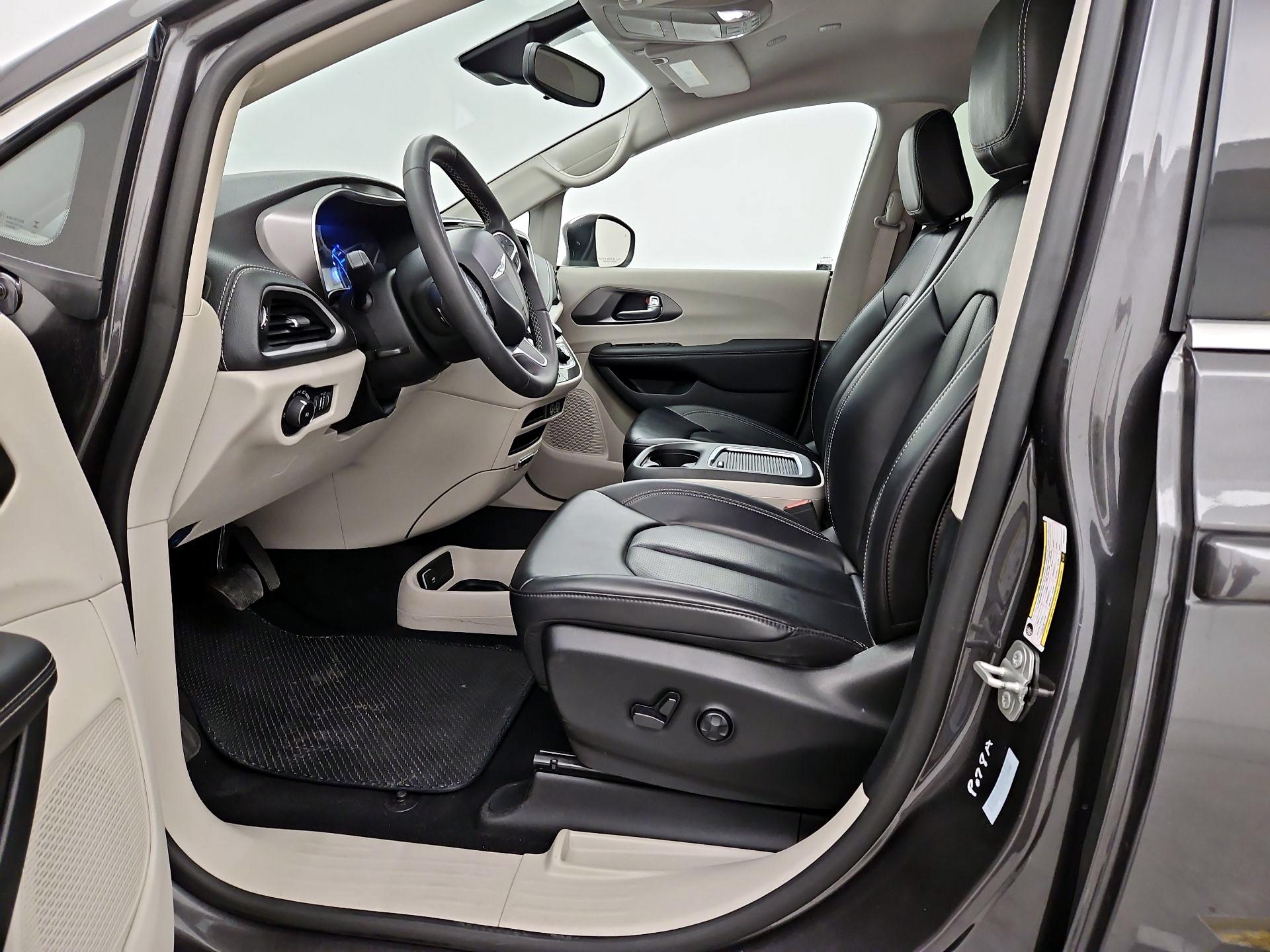 Thumbnail: 2023 Chrysler Pacifica - 11