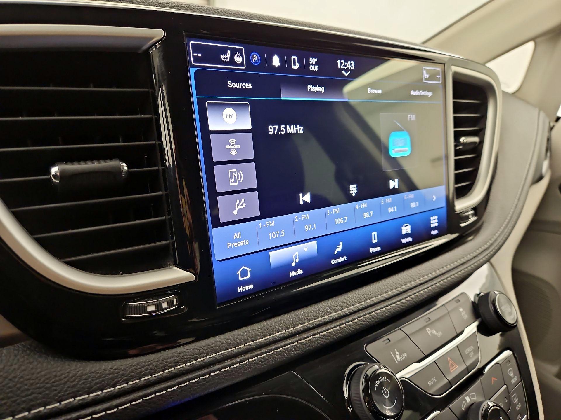 Thumbnail: 2023 Chrysler Pacifica - 15