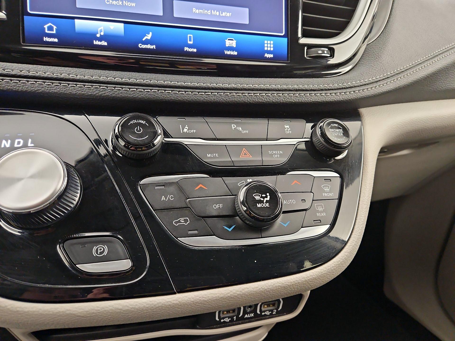 Thumbnail: 2023 Chrysler Pacifica - 16