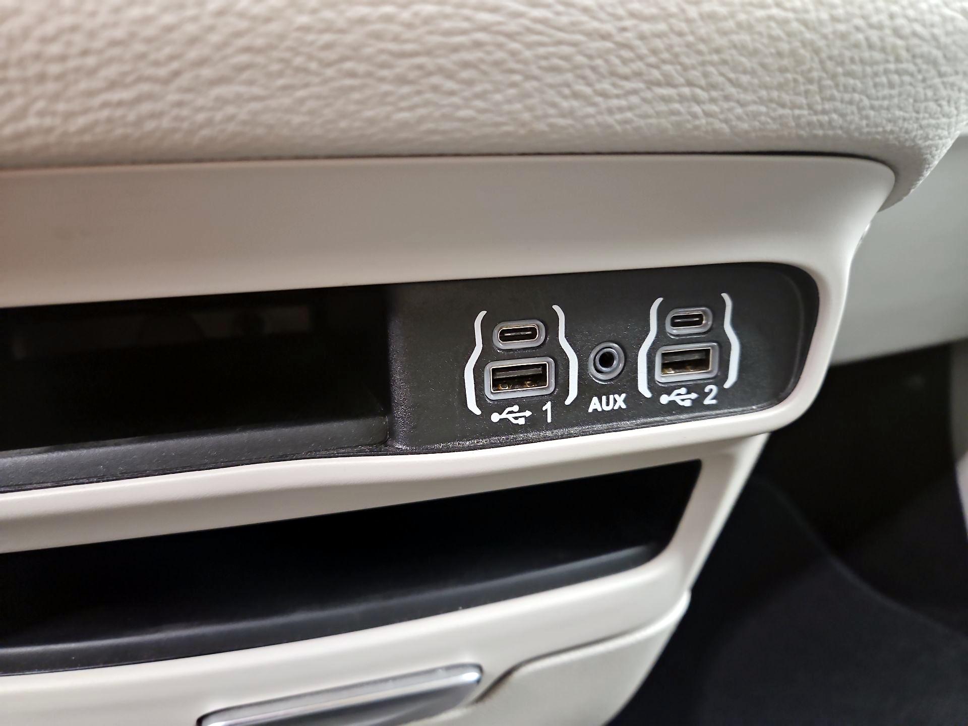 Thumbnail: 2023 Chrysler Pacifica - 18