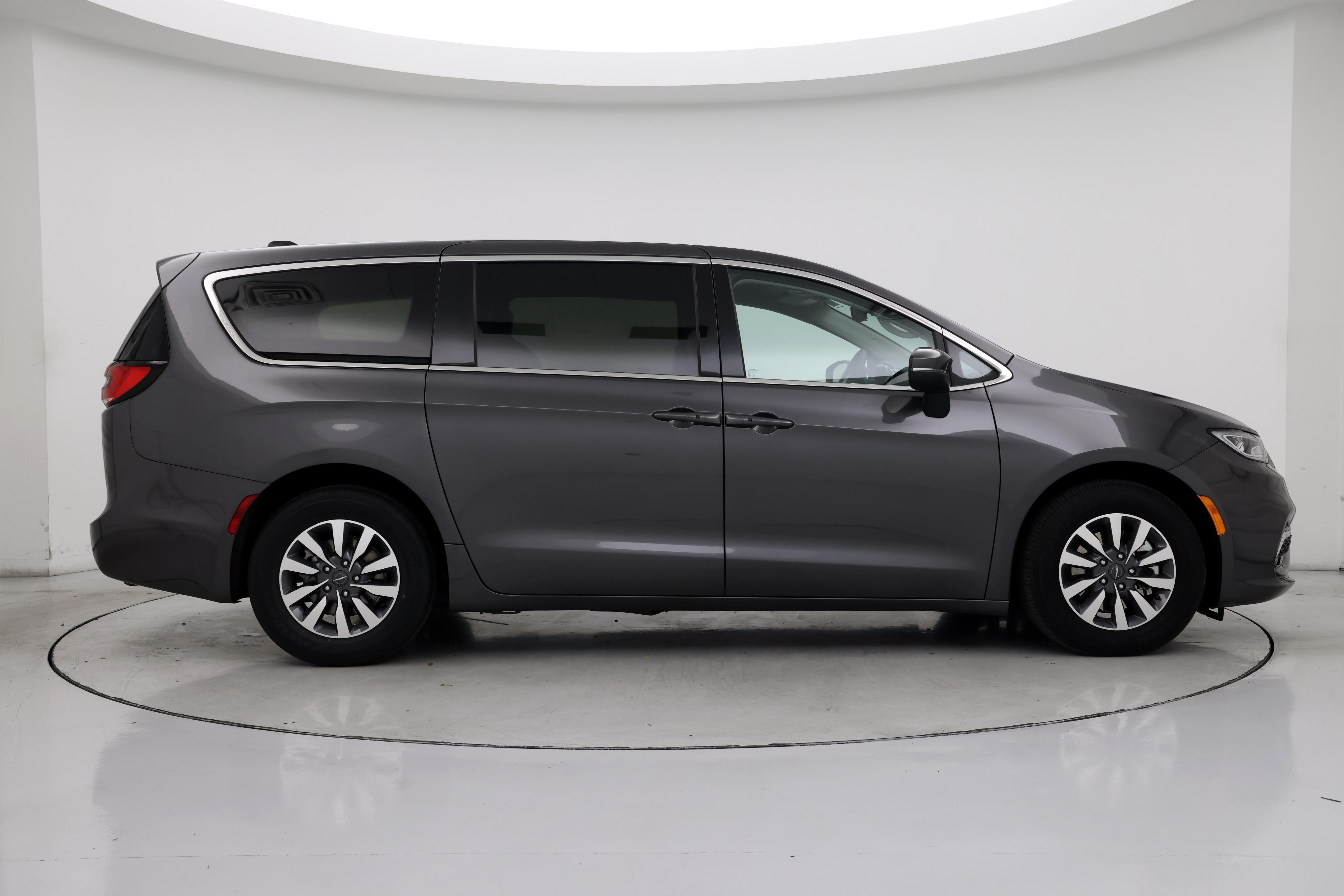Thumbnail: 2023 Chrysler Pacifica - 7