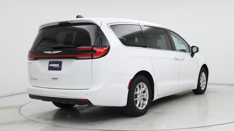 2023 Chrysler Pacifica Touring L 8