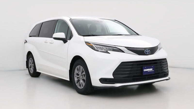 2023 Toyota Sienna LE Hero Image