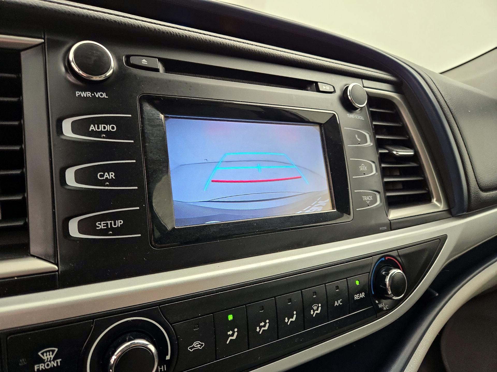 Thumbnail: 2018 Toyota Highlander - 14