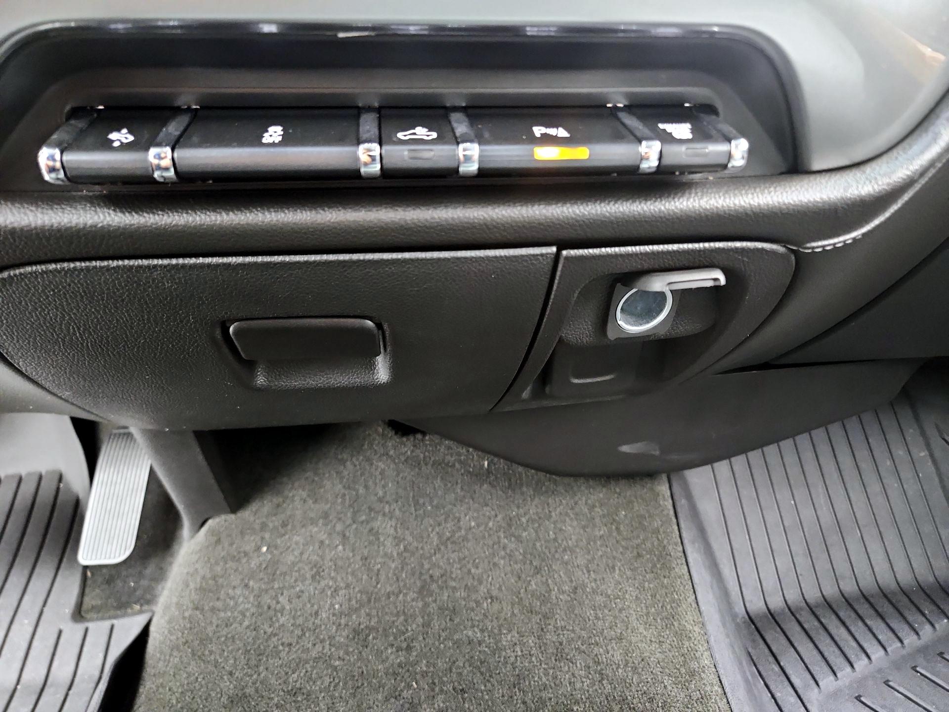 Thumbnail: 2019 Chevrolet Silverado 3500 - 19