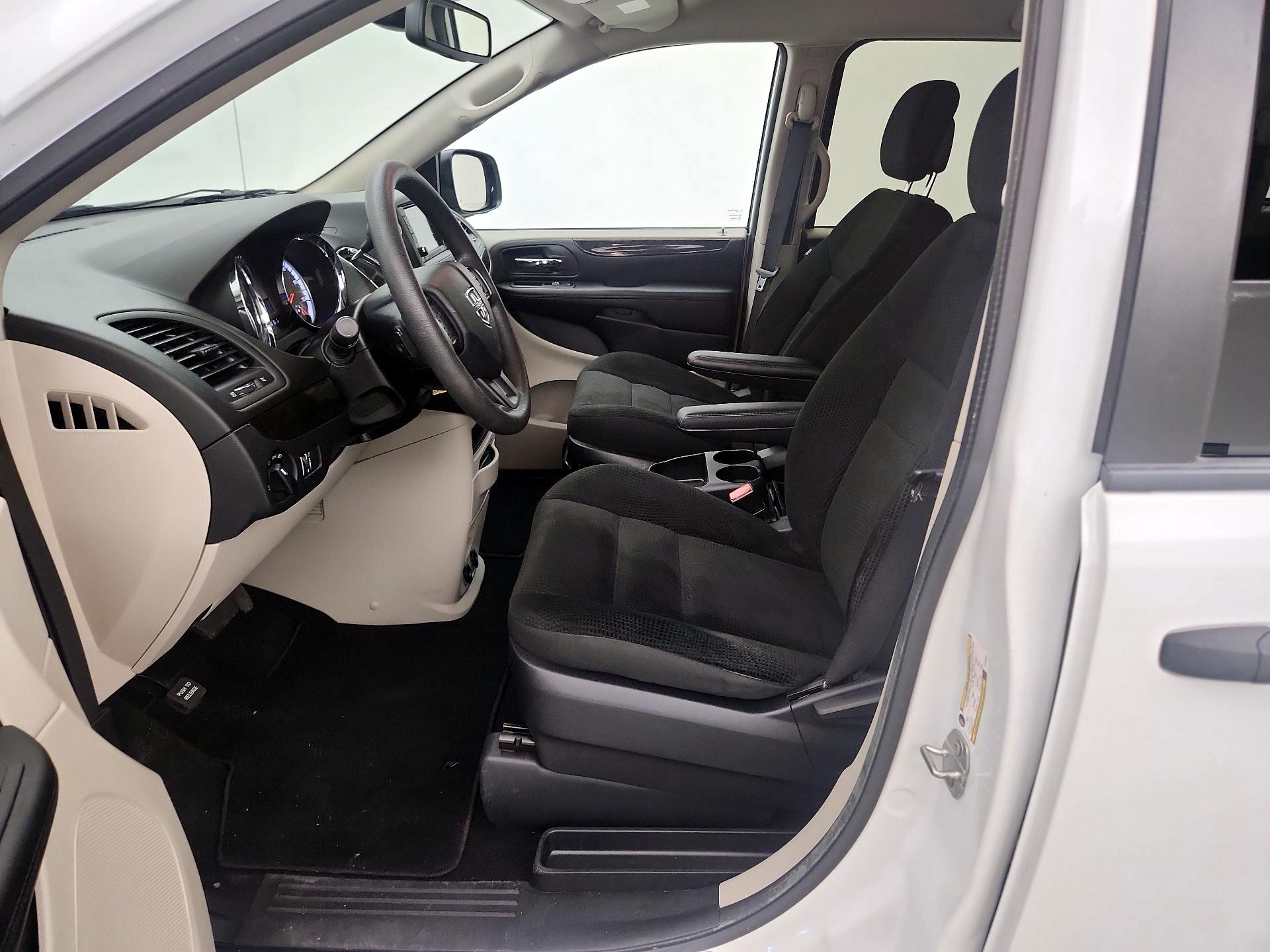 Thumbnail: 2020 Dodge Grand Caravan - 11
