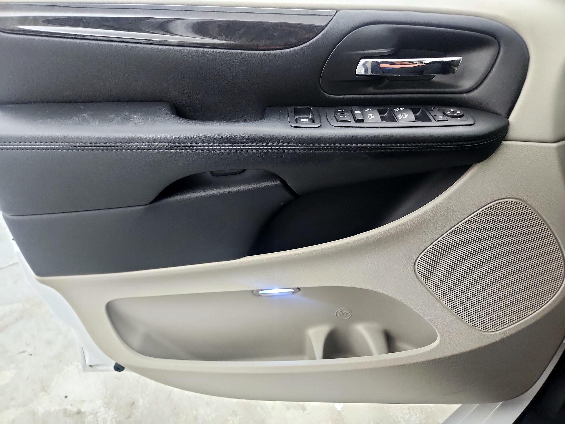 Thumbnail: 2020 Dodge Grand Caravan - 12