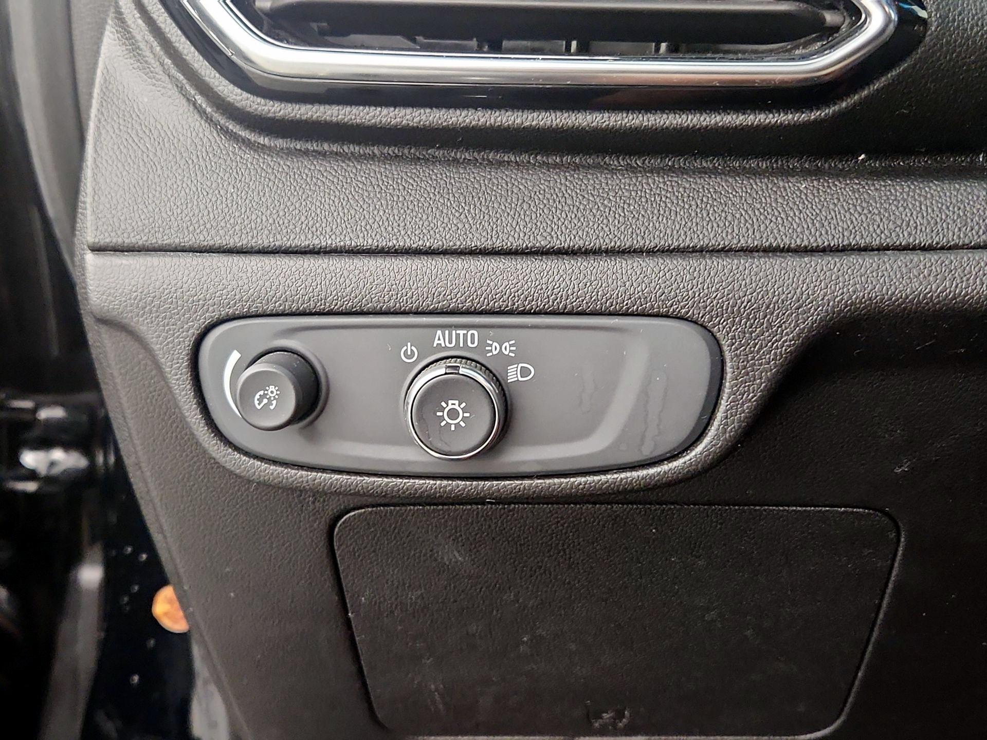 Thumbnail: 2022 Chevrolet Bolt EV - 13