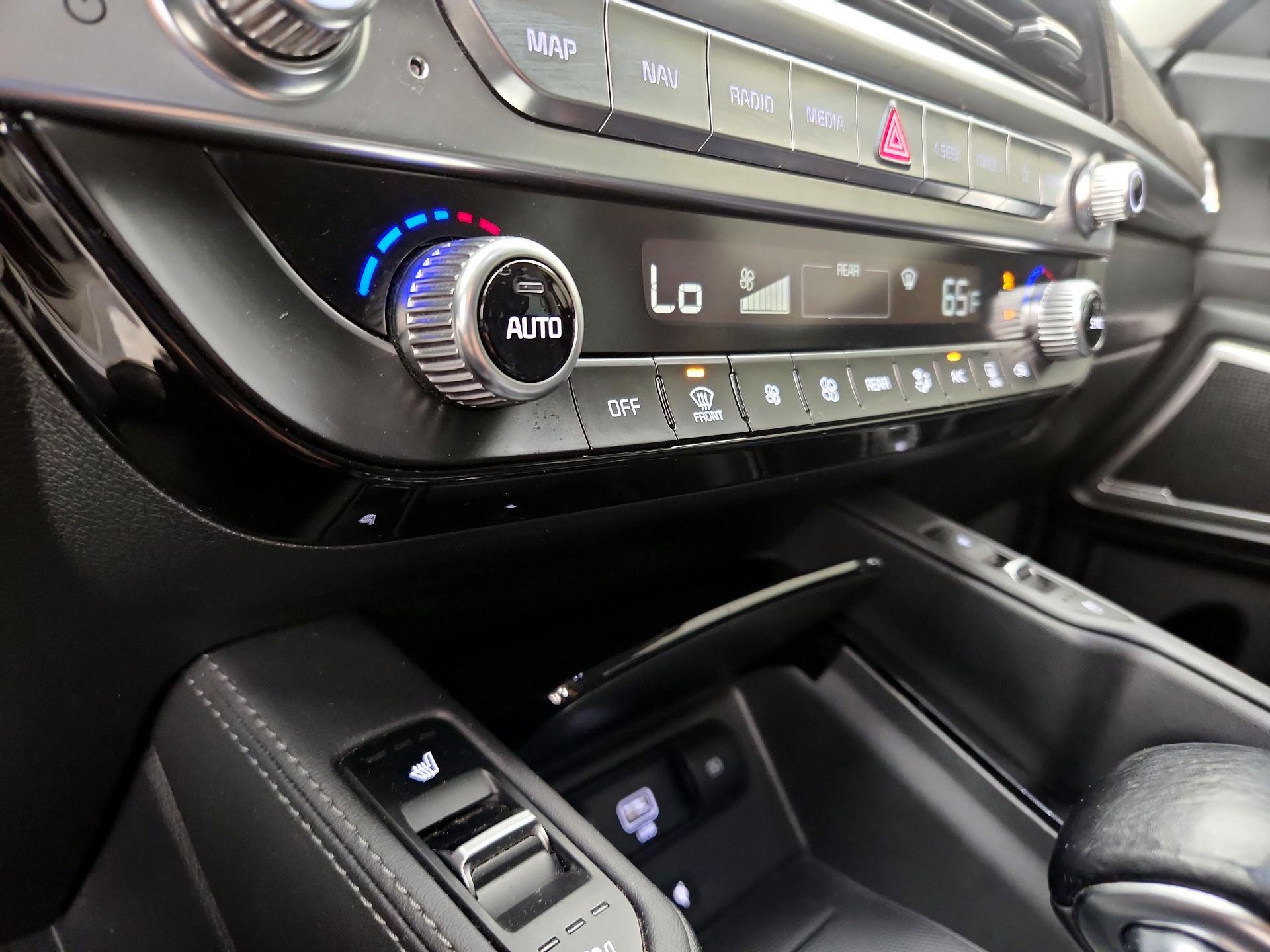 Thumbnail: 2020 Kia Telluride - 17