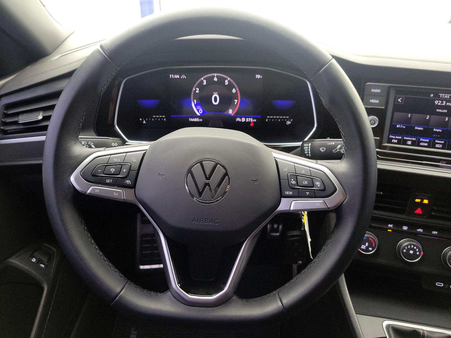Thumbnail: 2023 Volkswagen Jetta - 10