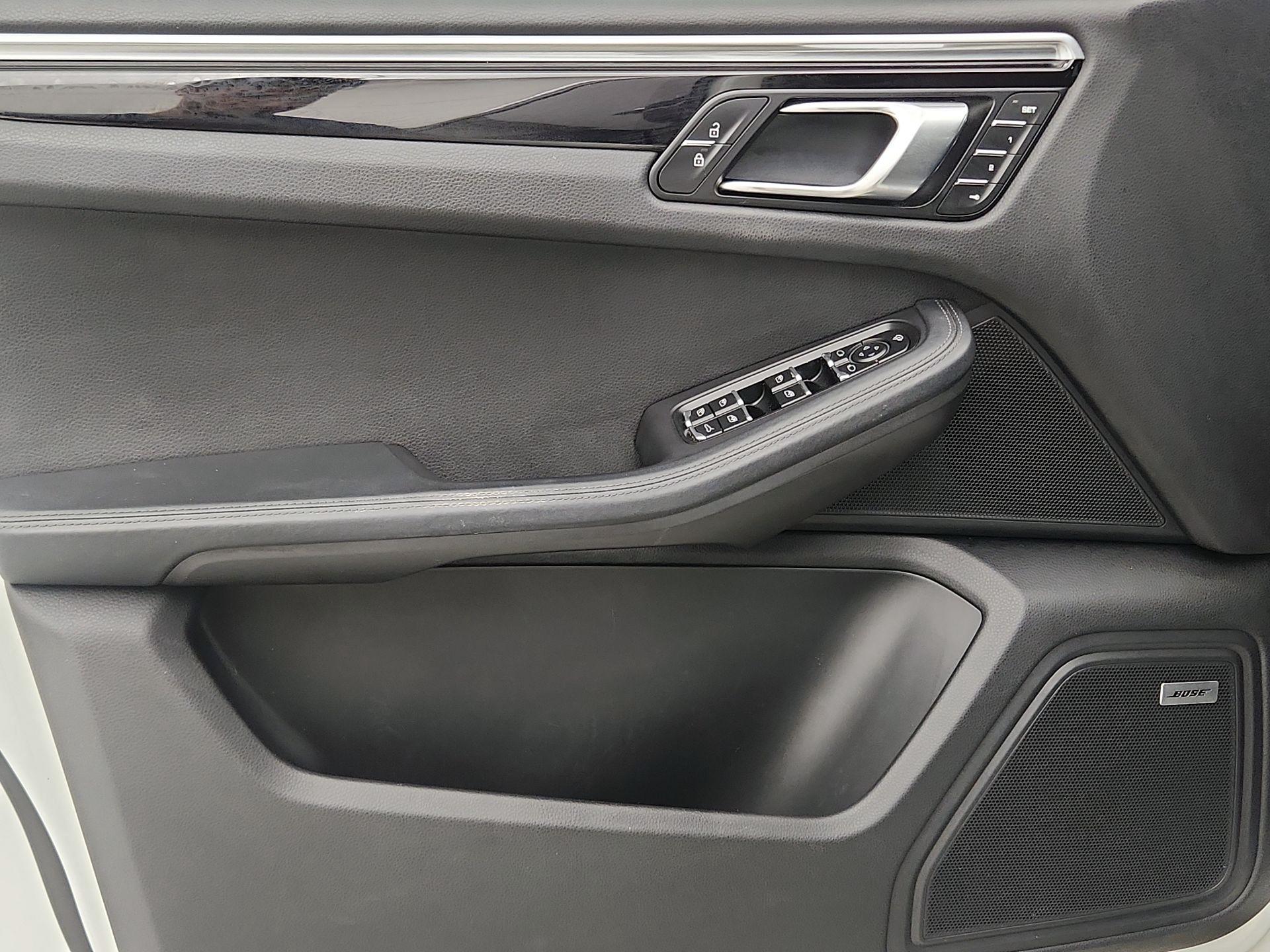 Thumbnail: 2022 Porsche Macan - 12