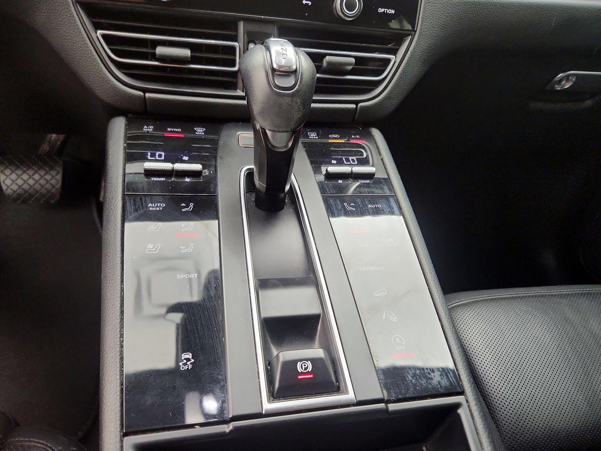 Thumbnail: 2022 Porsche Macan - 18