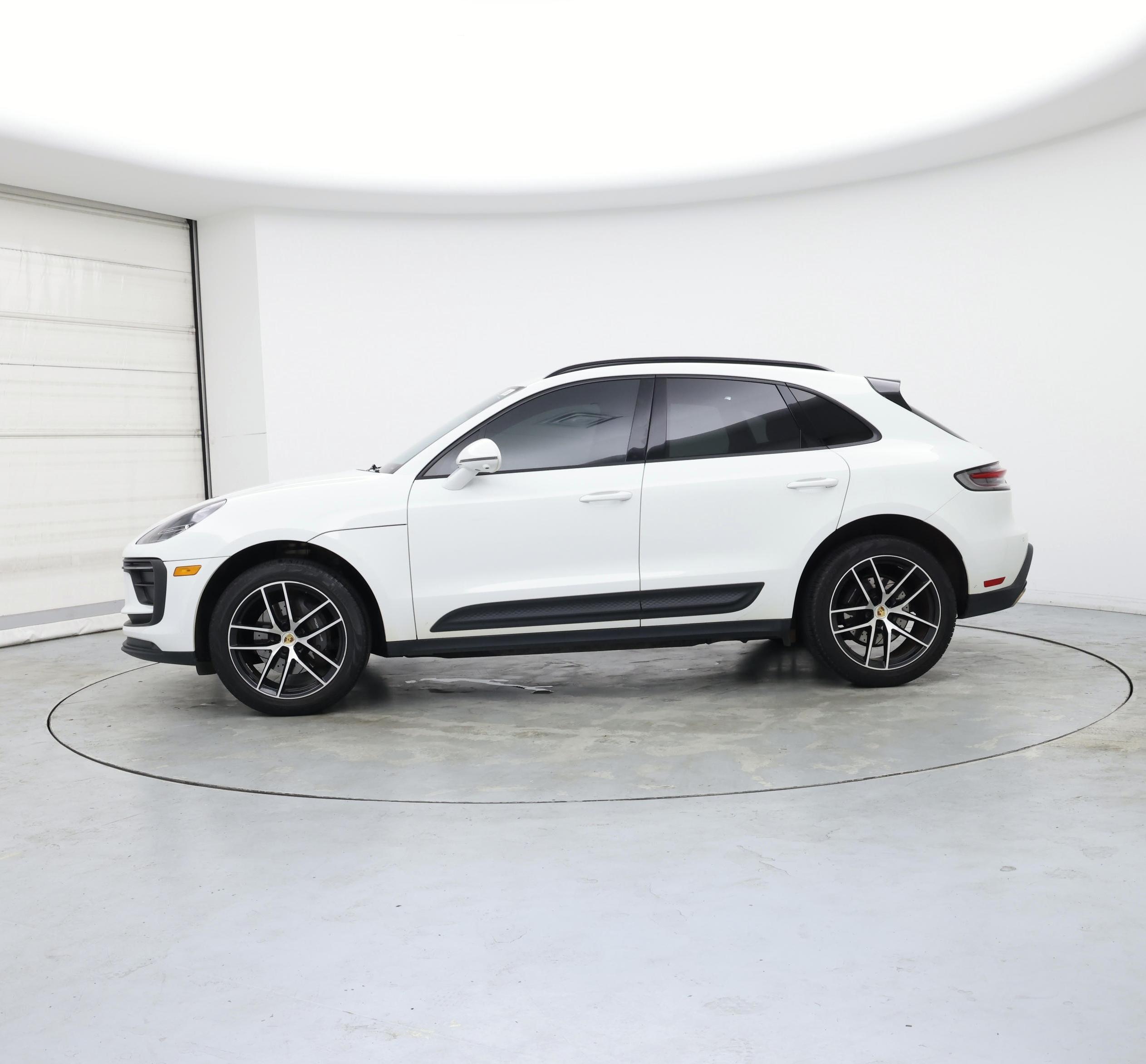 Thumbnail: 2022 Porsche Macan - 3