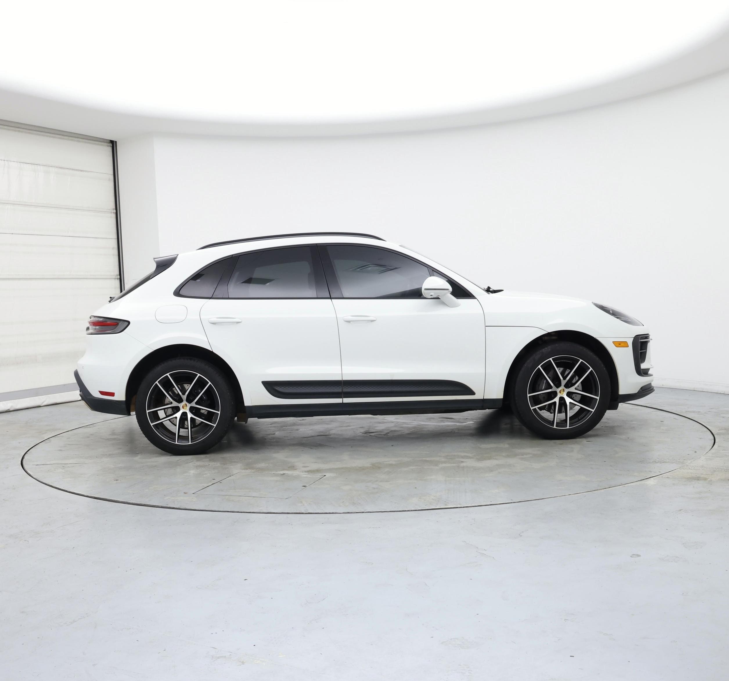 Thumbnail: 2022 Porsche Macan - 7