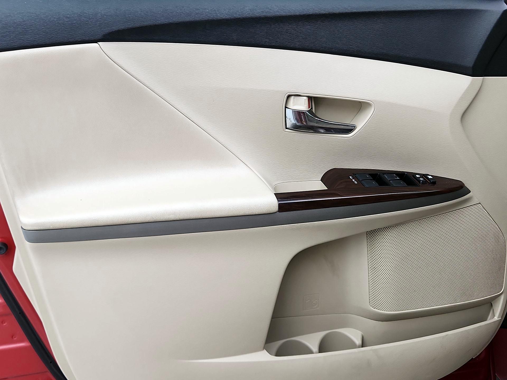 Thumbnail: 2013 Toyota Venza - 12