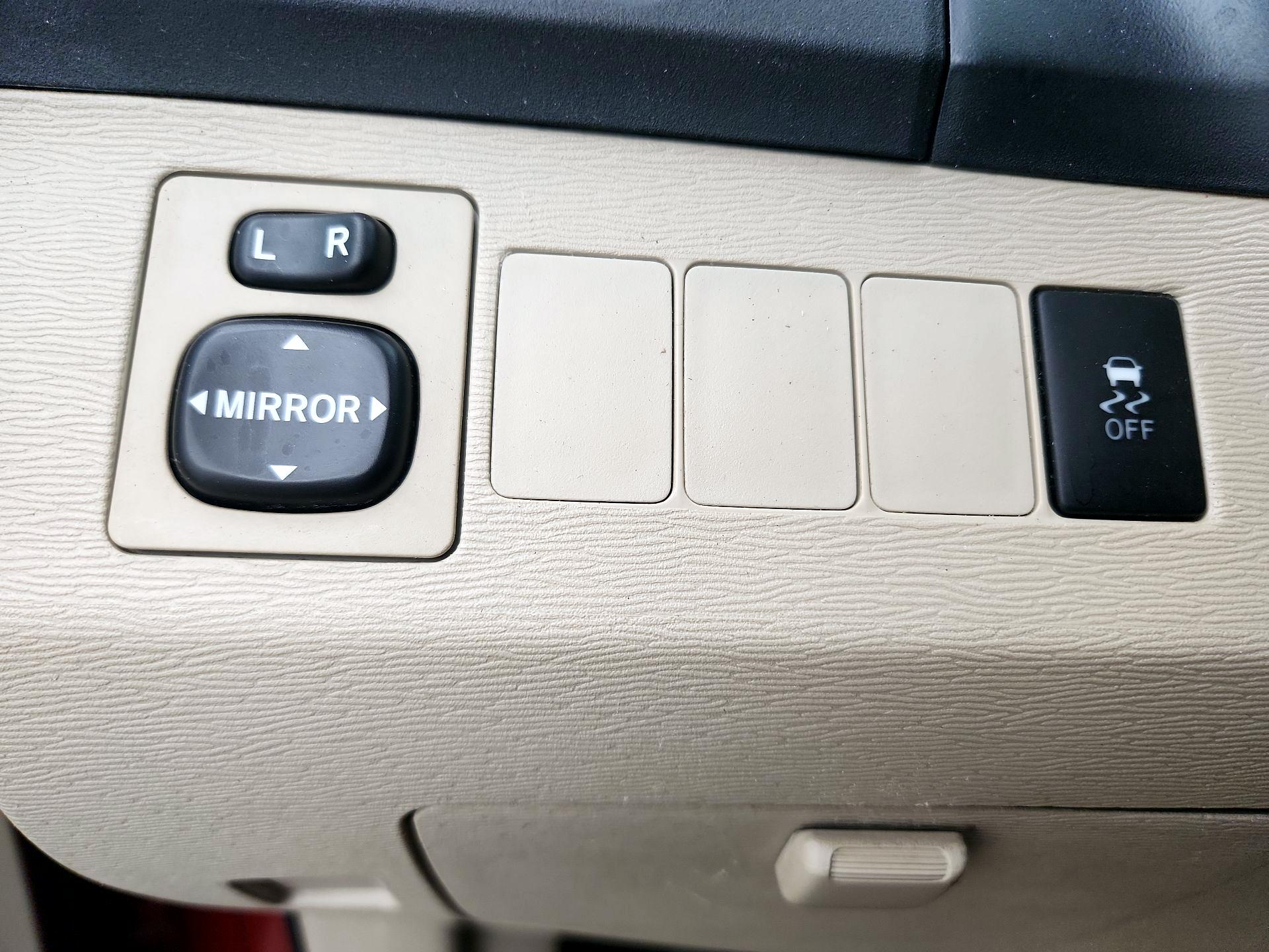 Thumbnail: 2013 Toyota Venza - 13