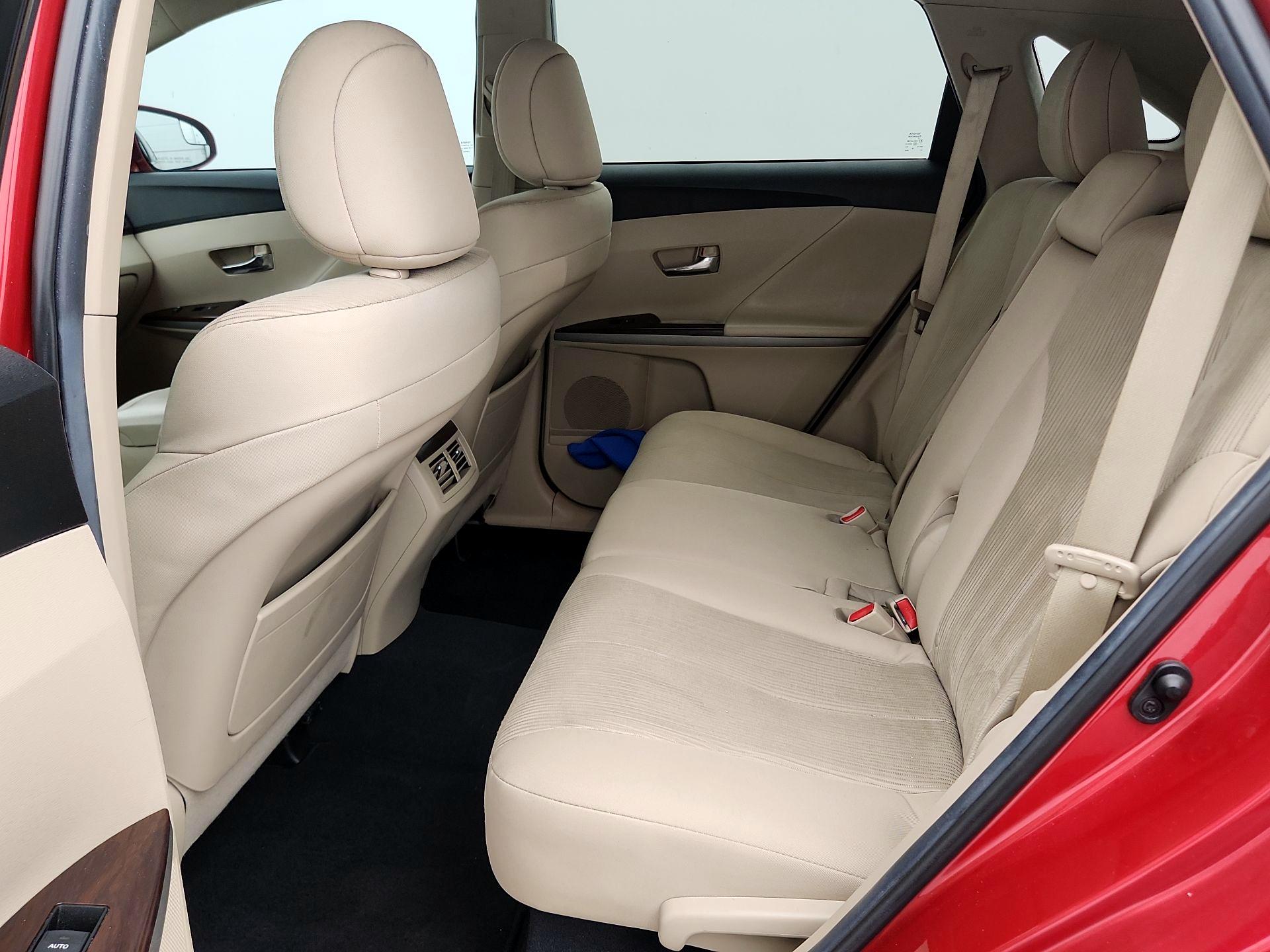 Thumbnail: 2013 Toyota Venza - 17