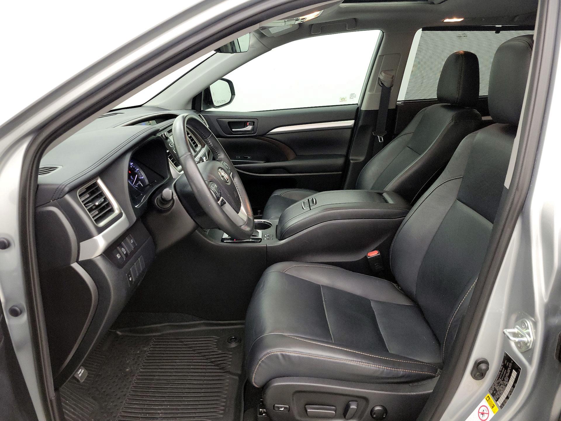 Thumbnail: 2019 Toyota Highlander - 11