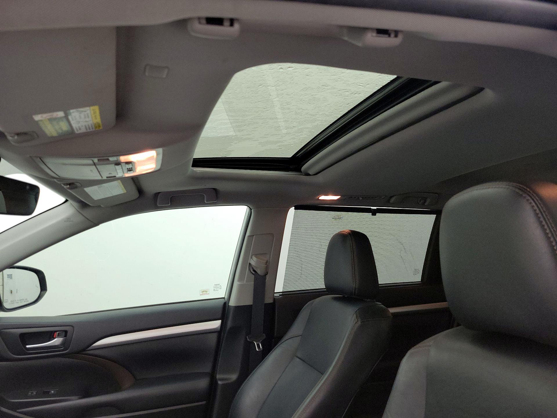 Thumbnail: 2019 Toyota Highlander - 19