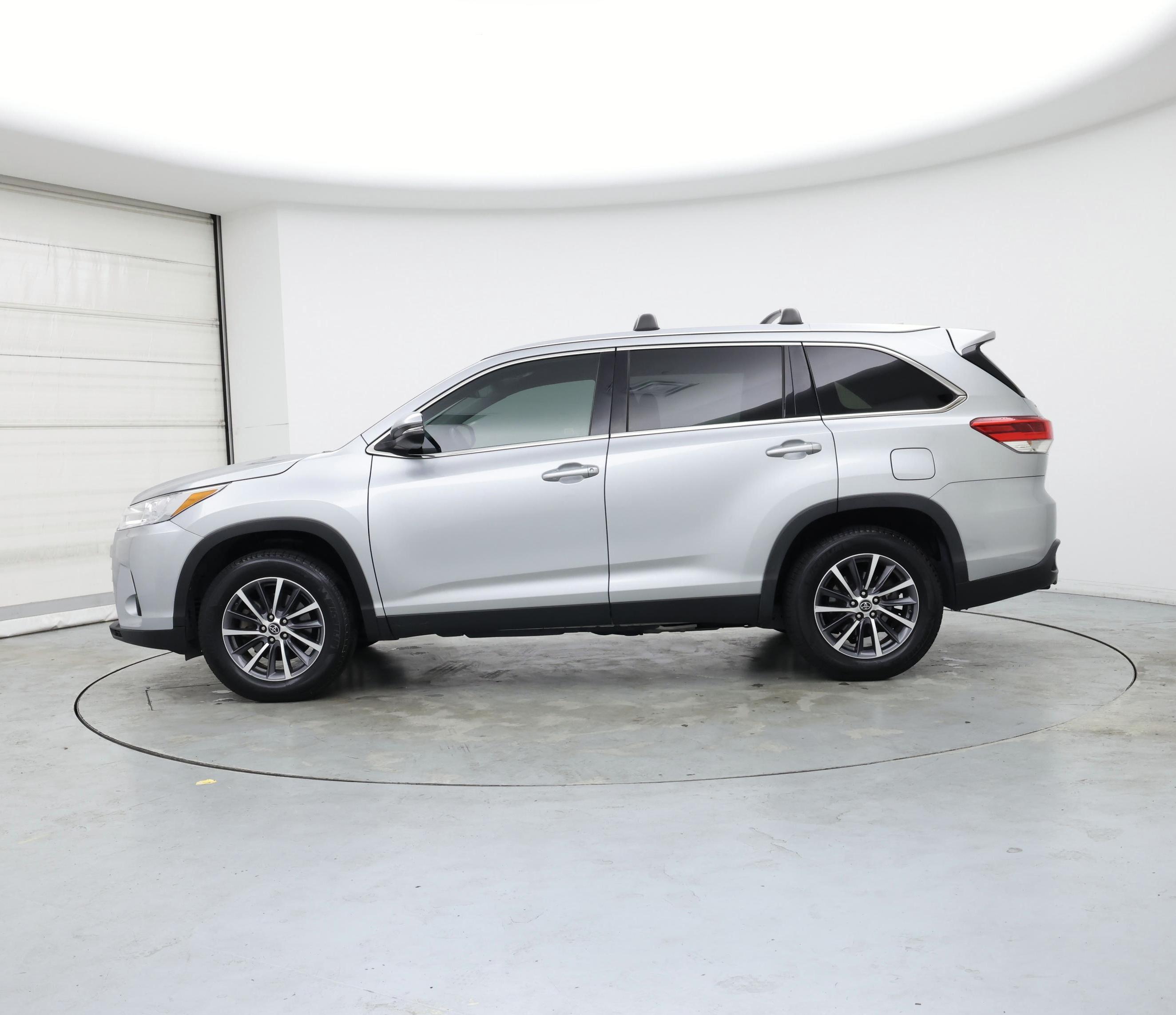Thumbnail: 2019 Toyota Highlander - 3