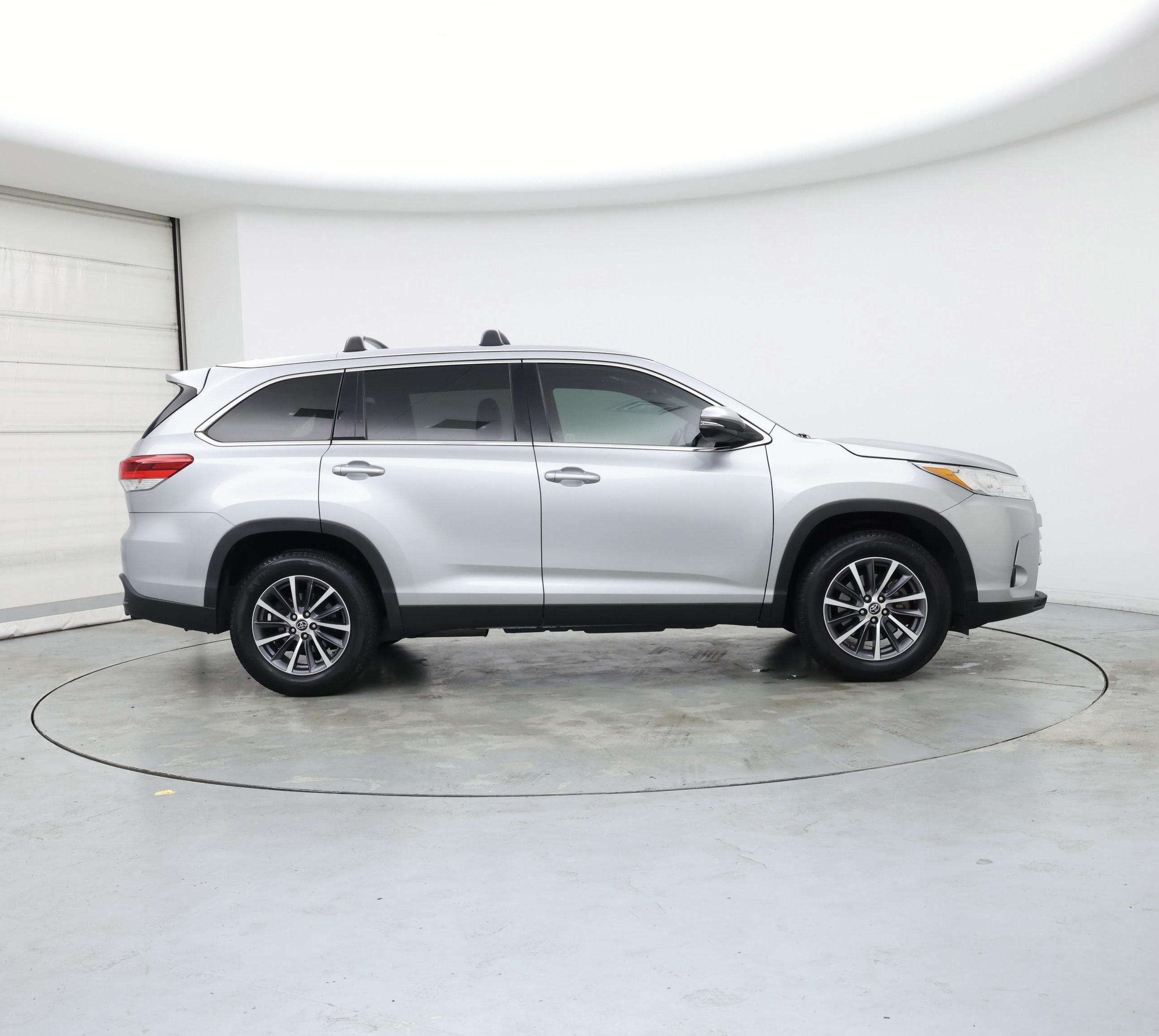 Thumbnail: 2019 Toyota Highlander - 7