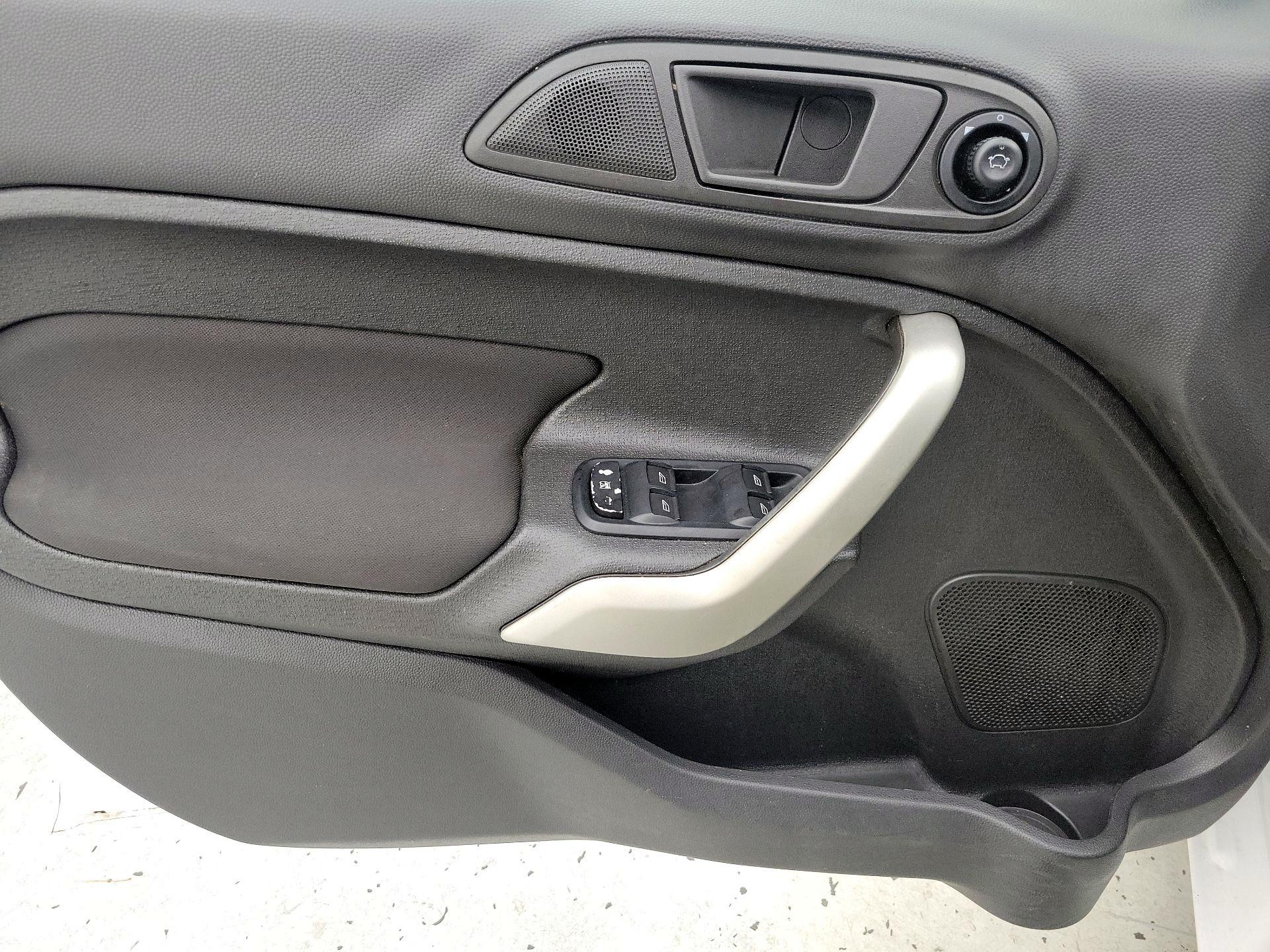 Thumbnail: 2013 Ford Fiesta - 12