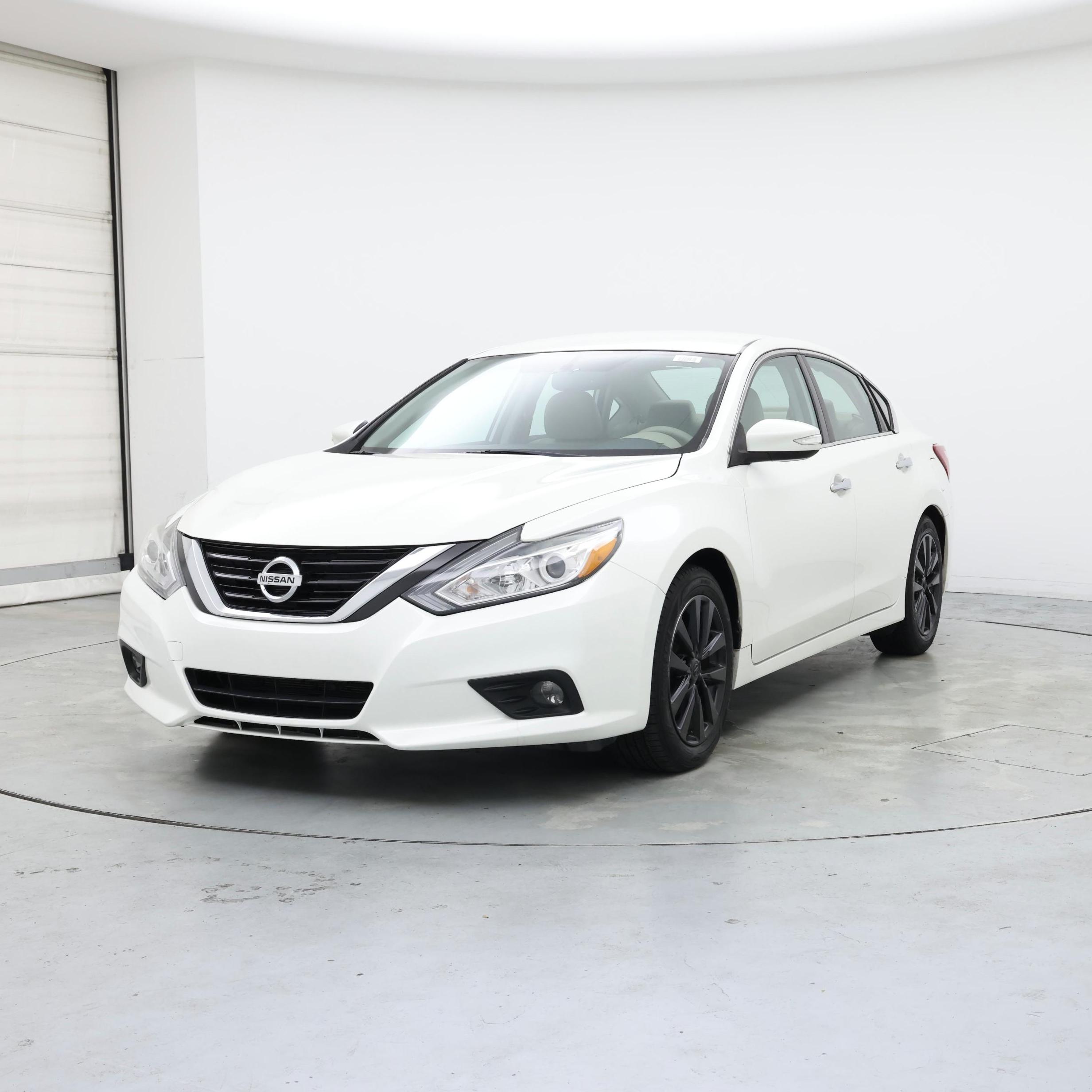 Thumbnail: 2018 Nissan Altima - 4
