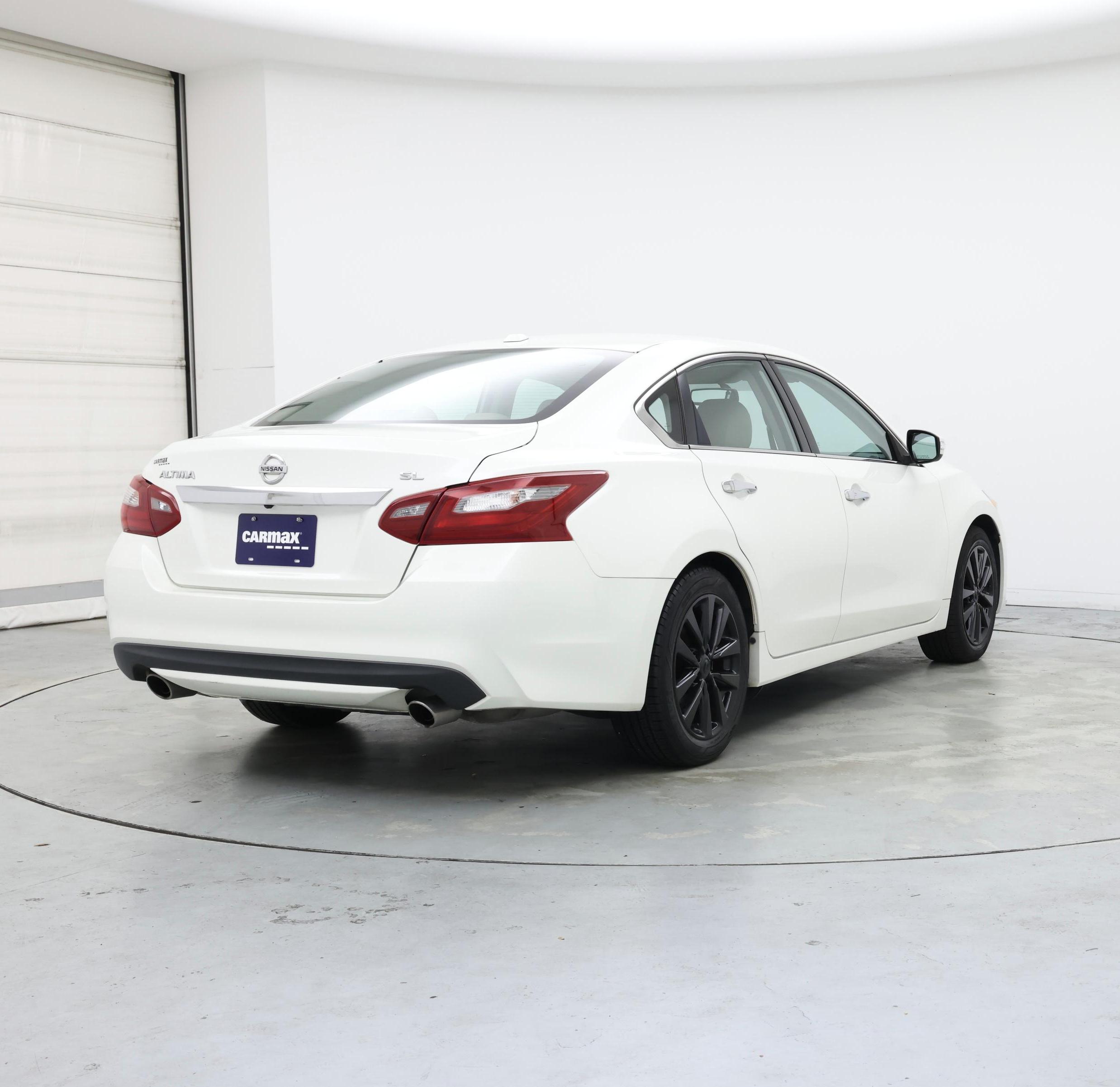 Thumbnail: 2018 Nissan Altima - 8
