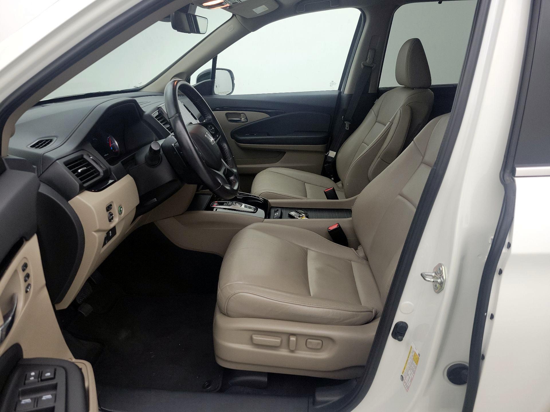 Thumbnail: 2019 Honda Pilot - 11