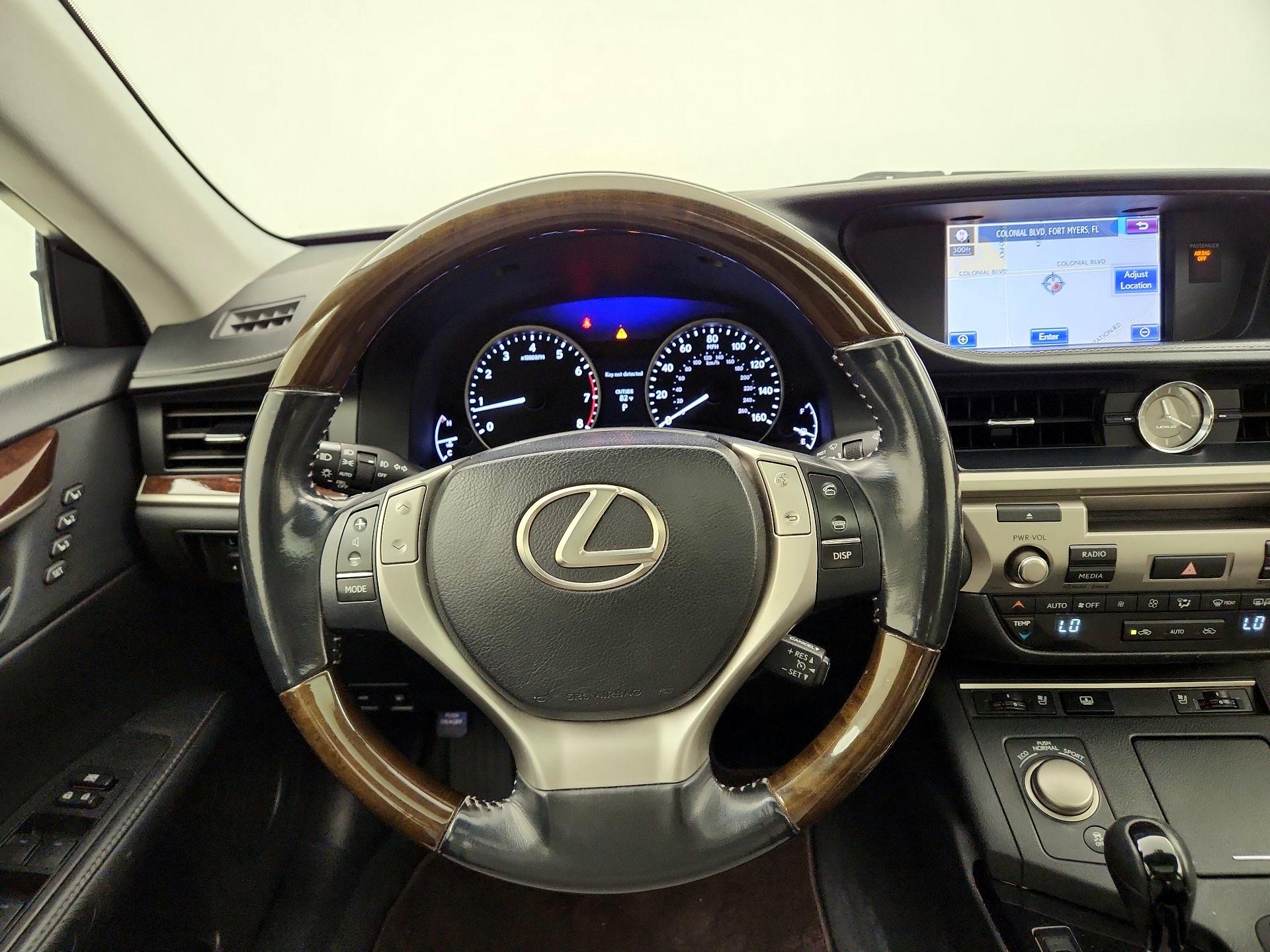 Thumbnail: 2013 Lexus ES - 10