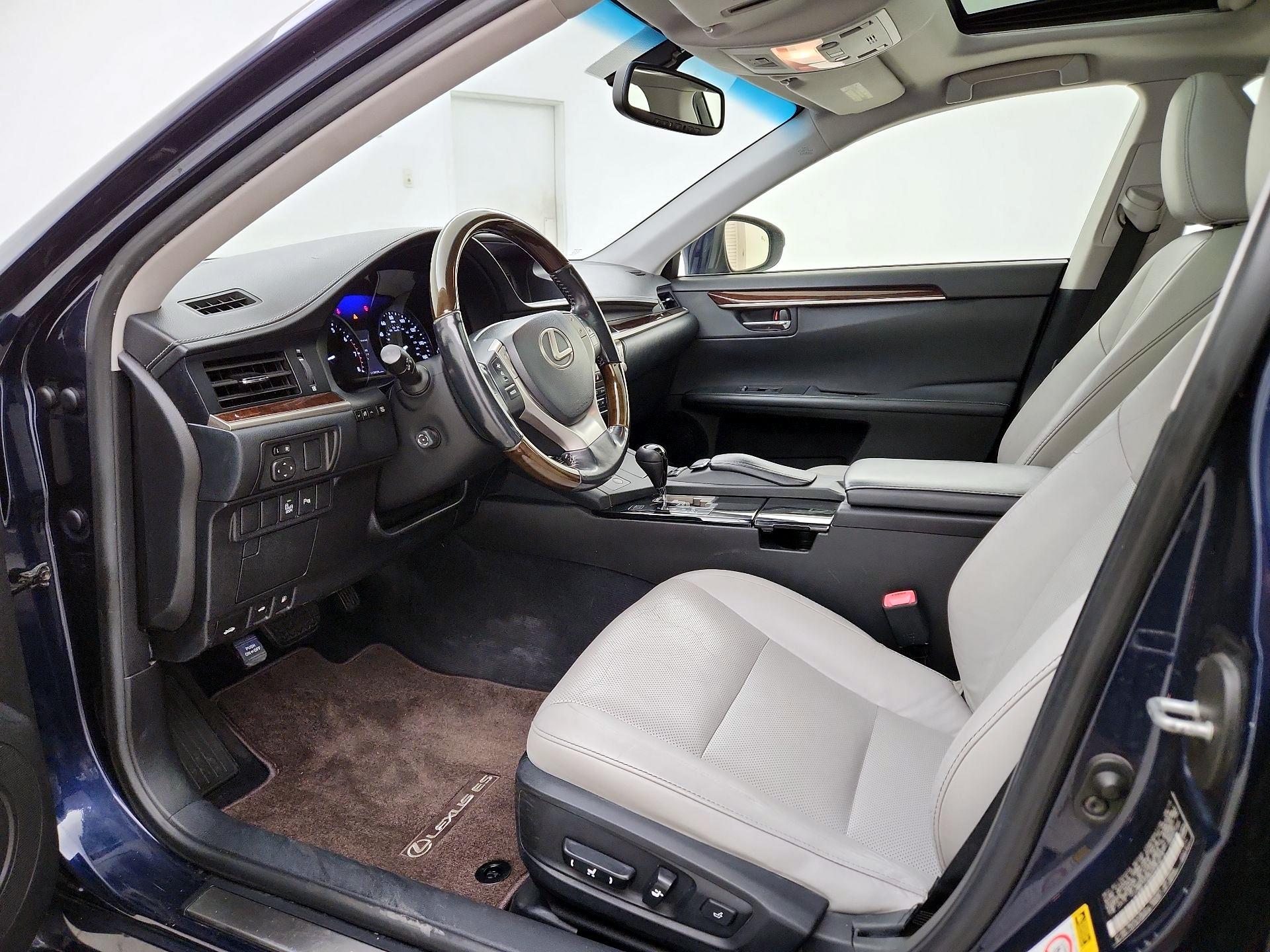 Thumbnail: 2013 Lexus ES - 11