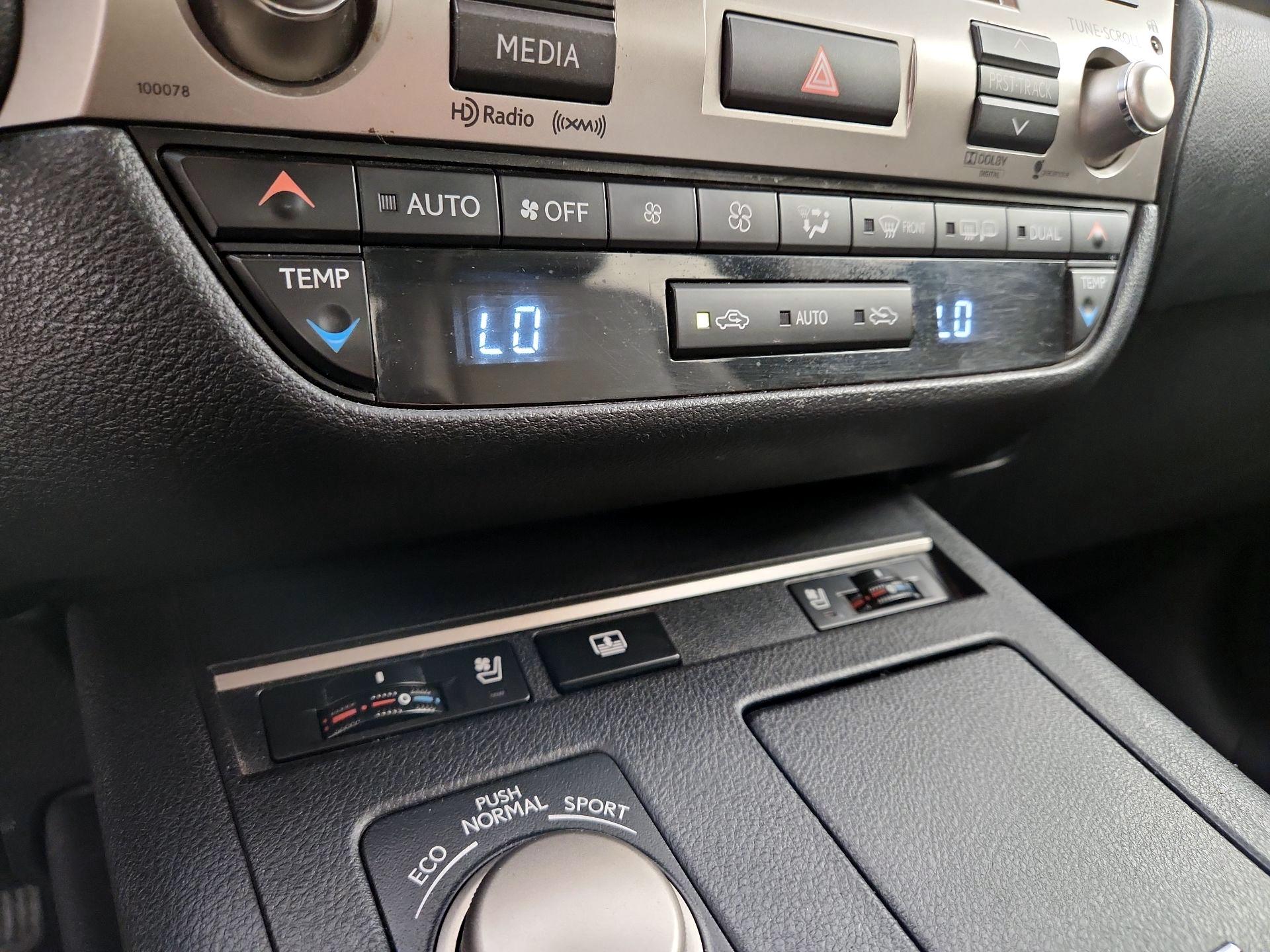 Thumbnail: 2013 Lexus ES - 17