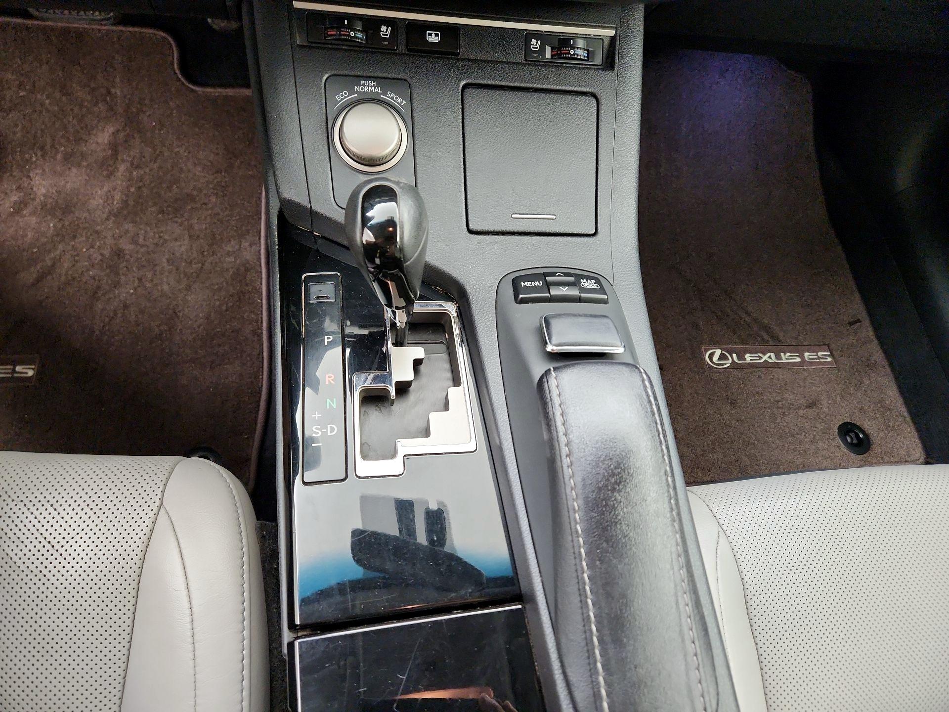 Thumbnail: 2013 Lexus ES - 18