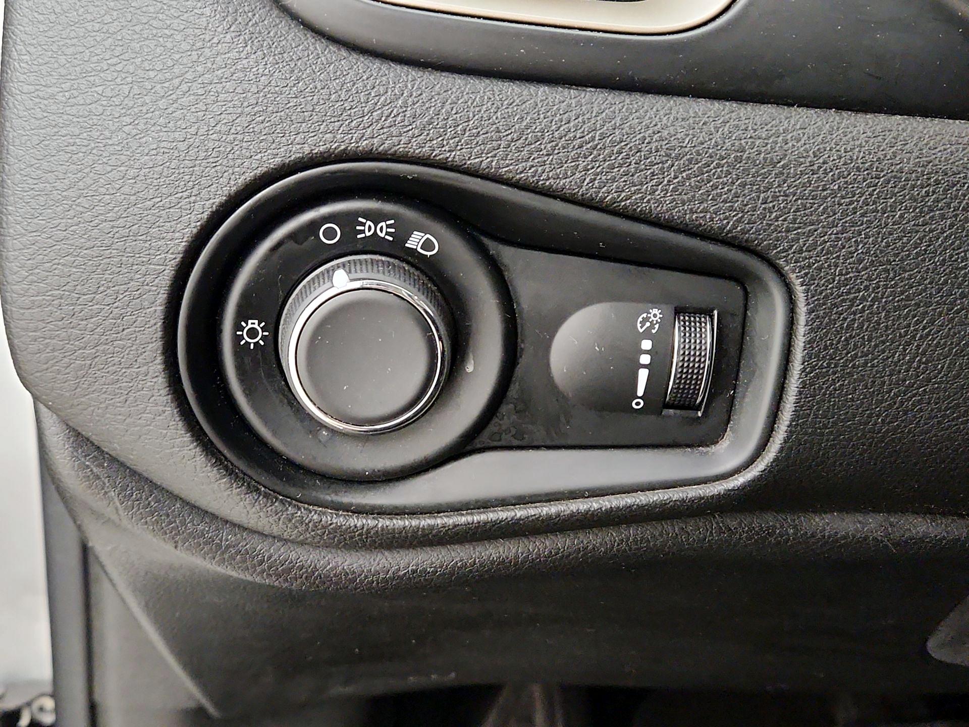 Thumbnail: 2015 Jeep Renegade - 13