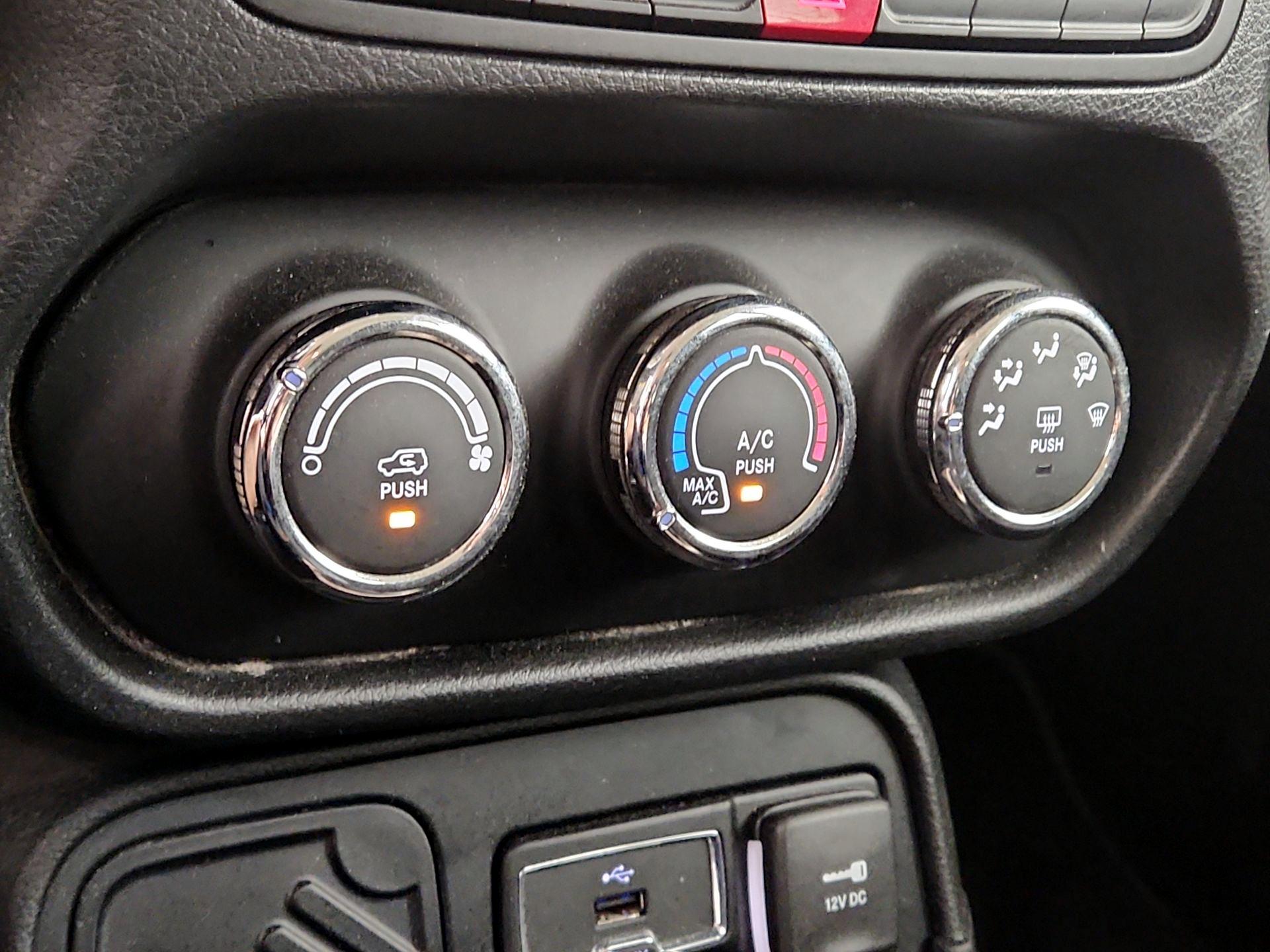 Thumbnail: 2015 Jeep Renegade - 15