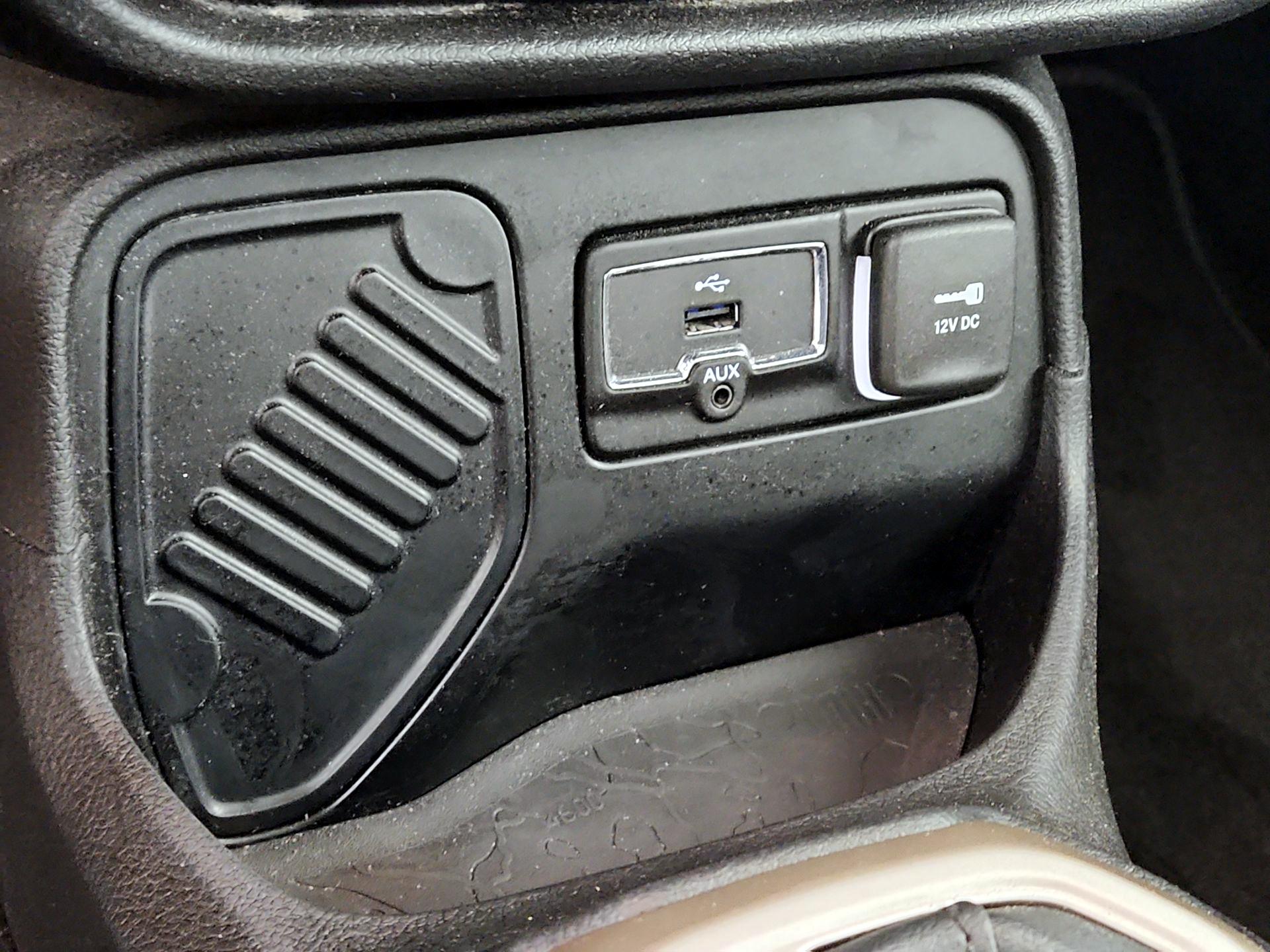Thumbnail: 2015 Jeep Renegade - 17