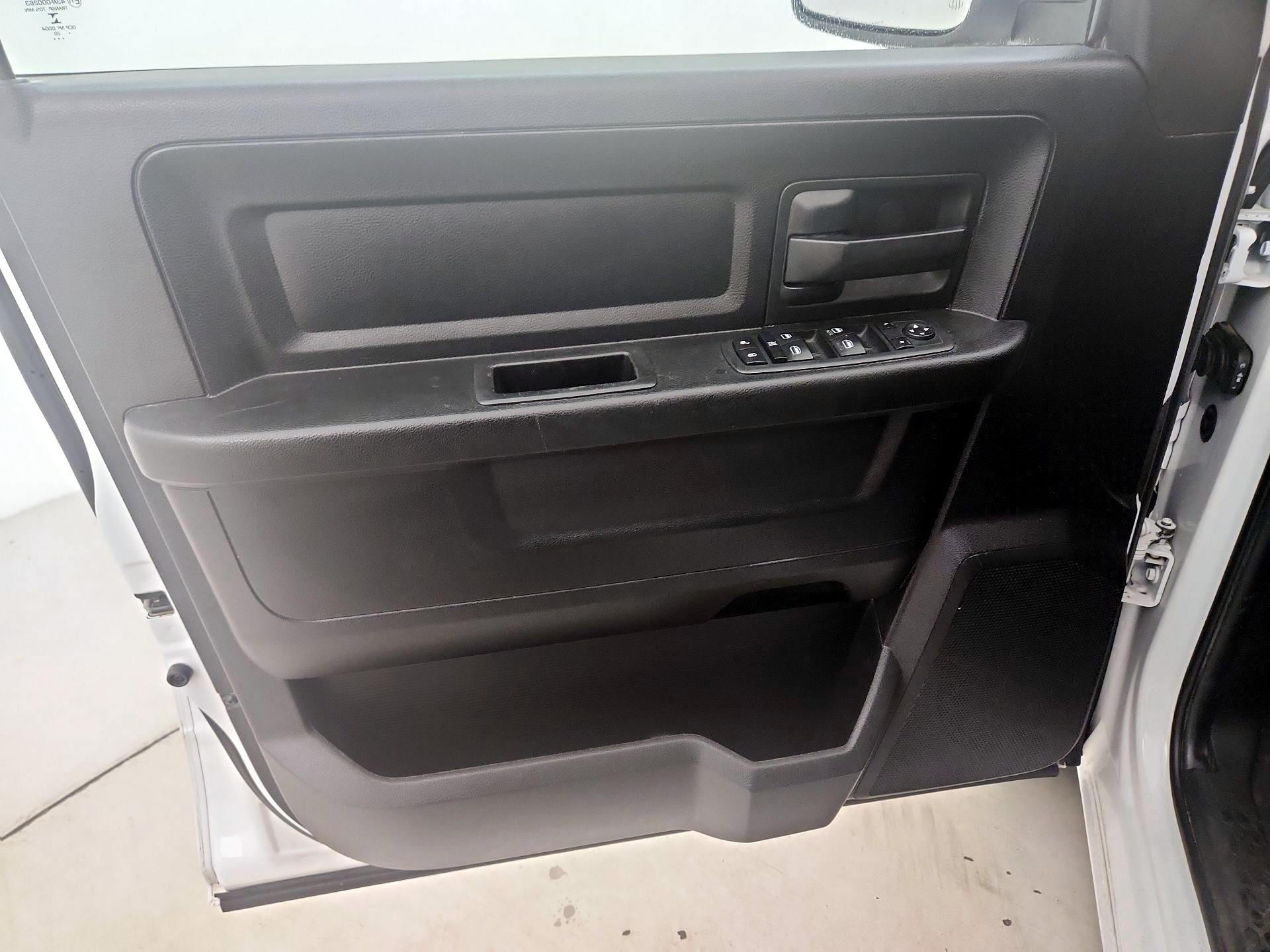Thumbnail: 2020 RAM 1500 Classic - 12