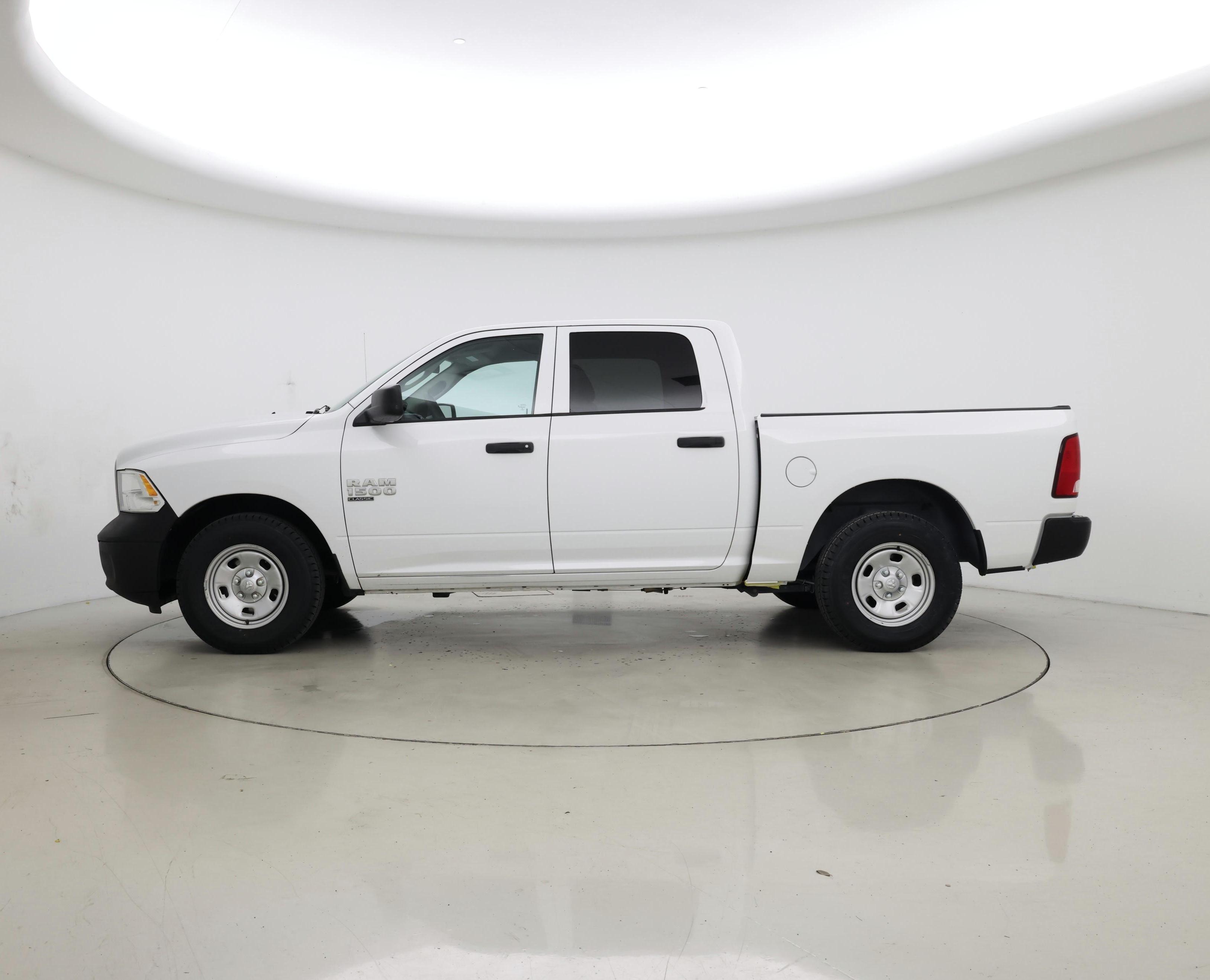 Thumbnail: 2020 RAM 1500 Classic - 3