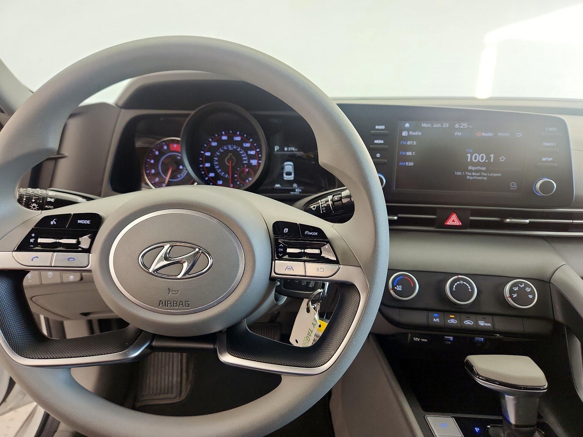 Thumbnail: 2022 Hyundai Elantra - 11