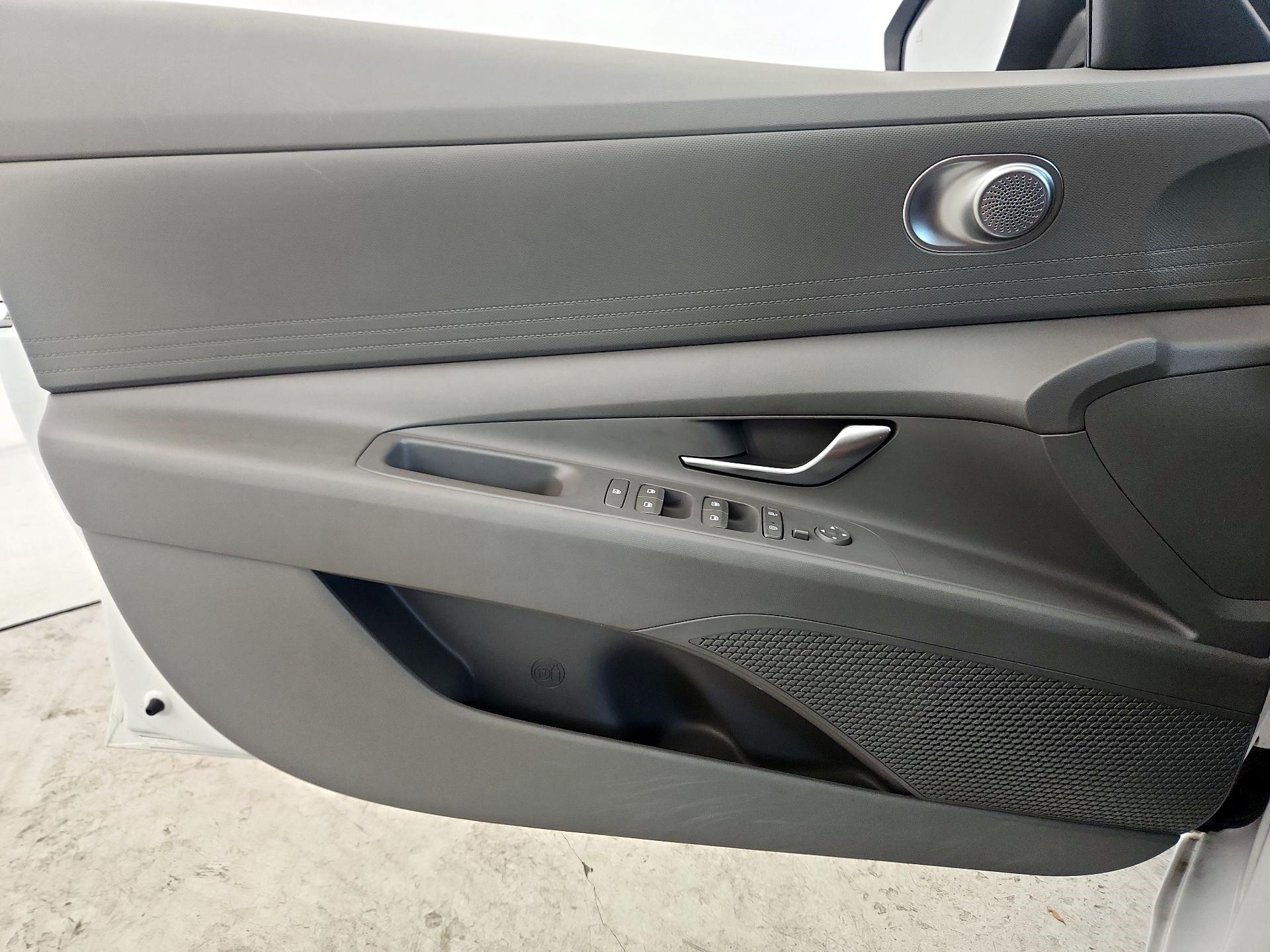 Thumbnail: 2022 Hyundai Elantra - 12