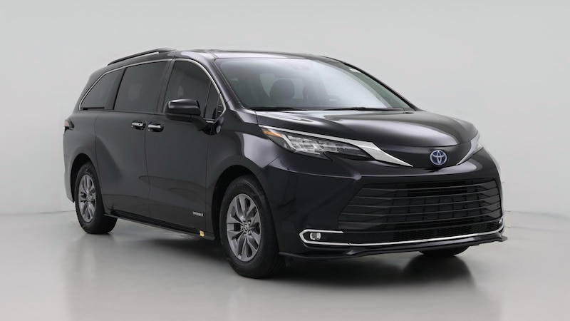 2021 Toyota Sienna XLE Hero Image